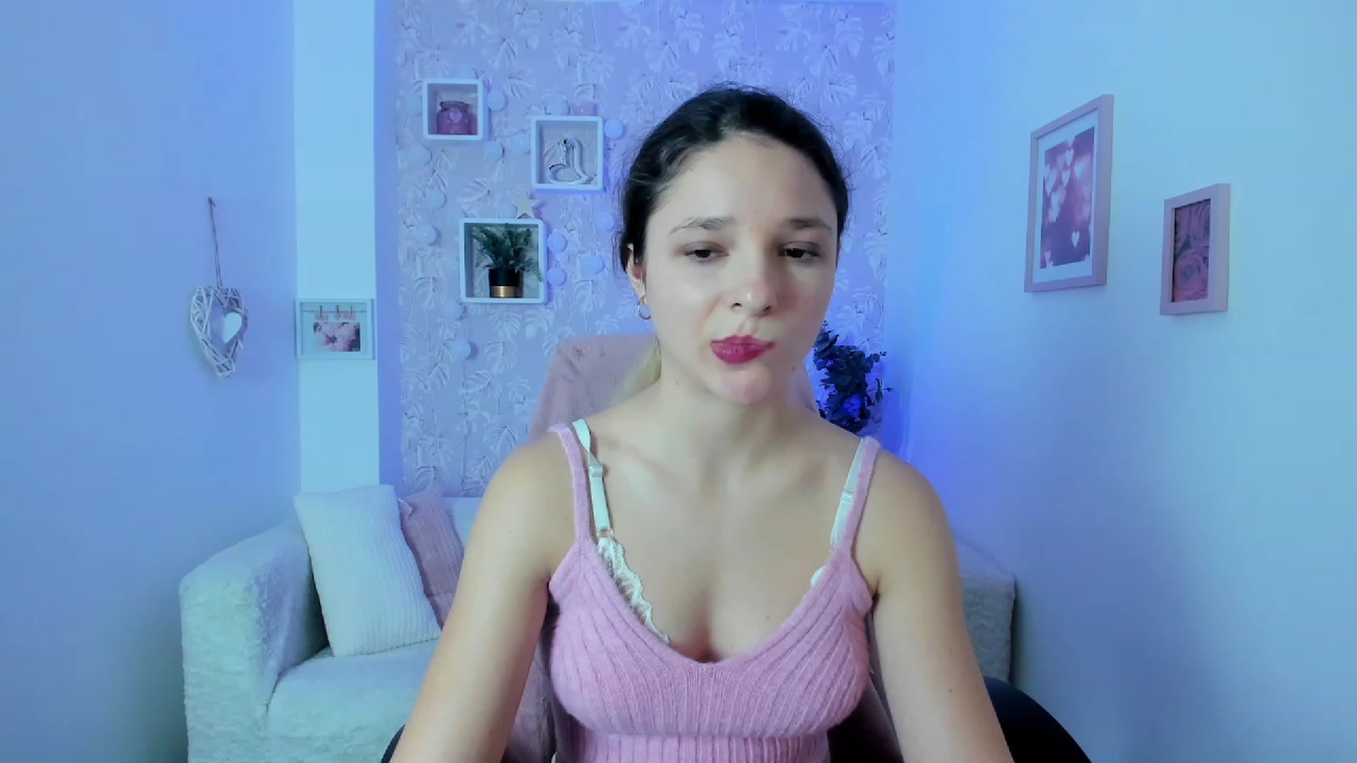 Gallery image thumbnail from Riley_Cutie's myfreecams stream on, 01/12/2023, 13:18 image 1 of 20