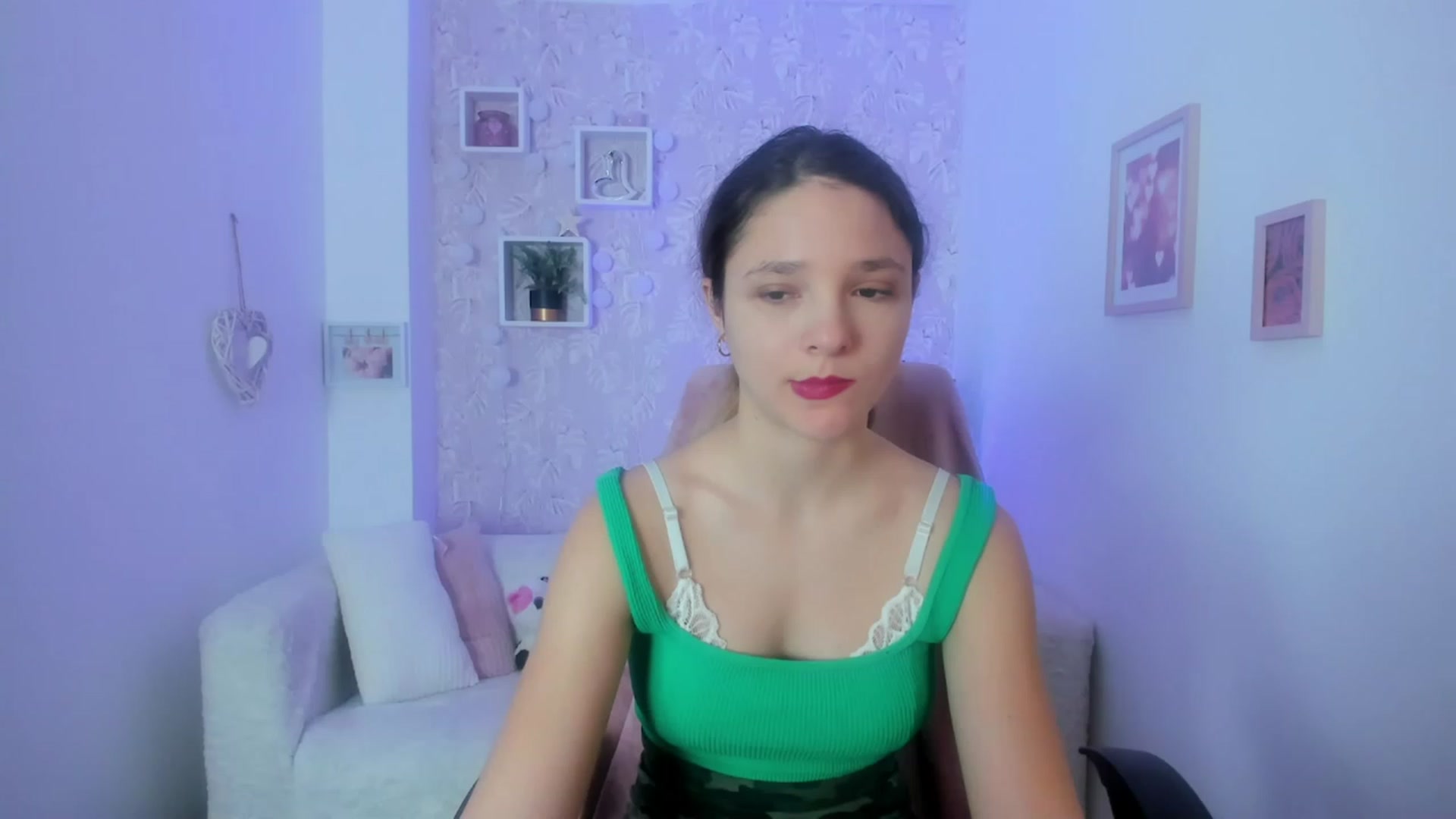 Gallery image thumbnail from Riley_Cutie's myfreecams stream on, 01/13/2023, 10:47 image 5 of 20