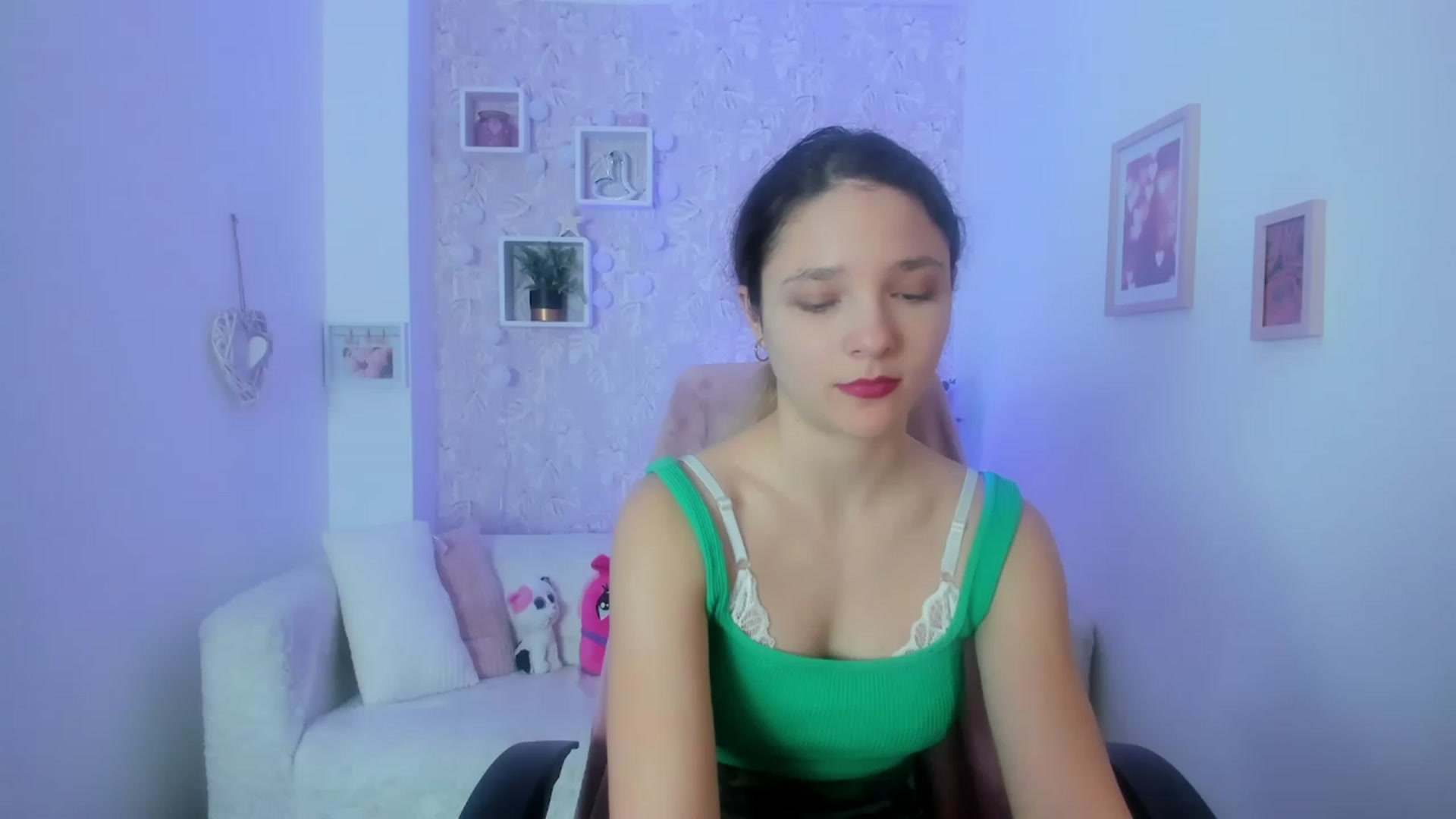 Gallery image thumbnail from Riley_Cutie's myfreecams stream on, 01/13/2023, 10:47 image 4 of 20