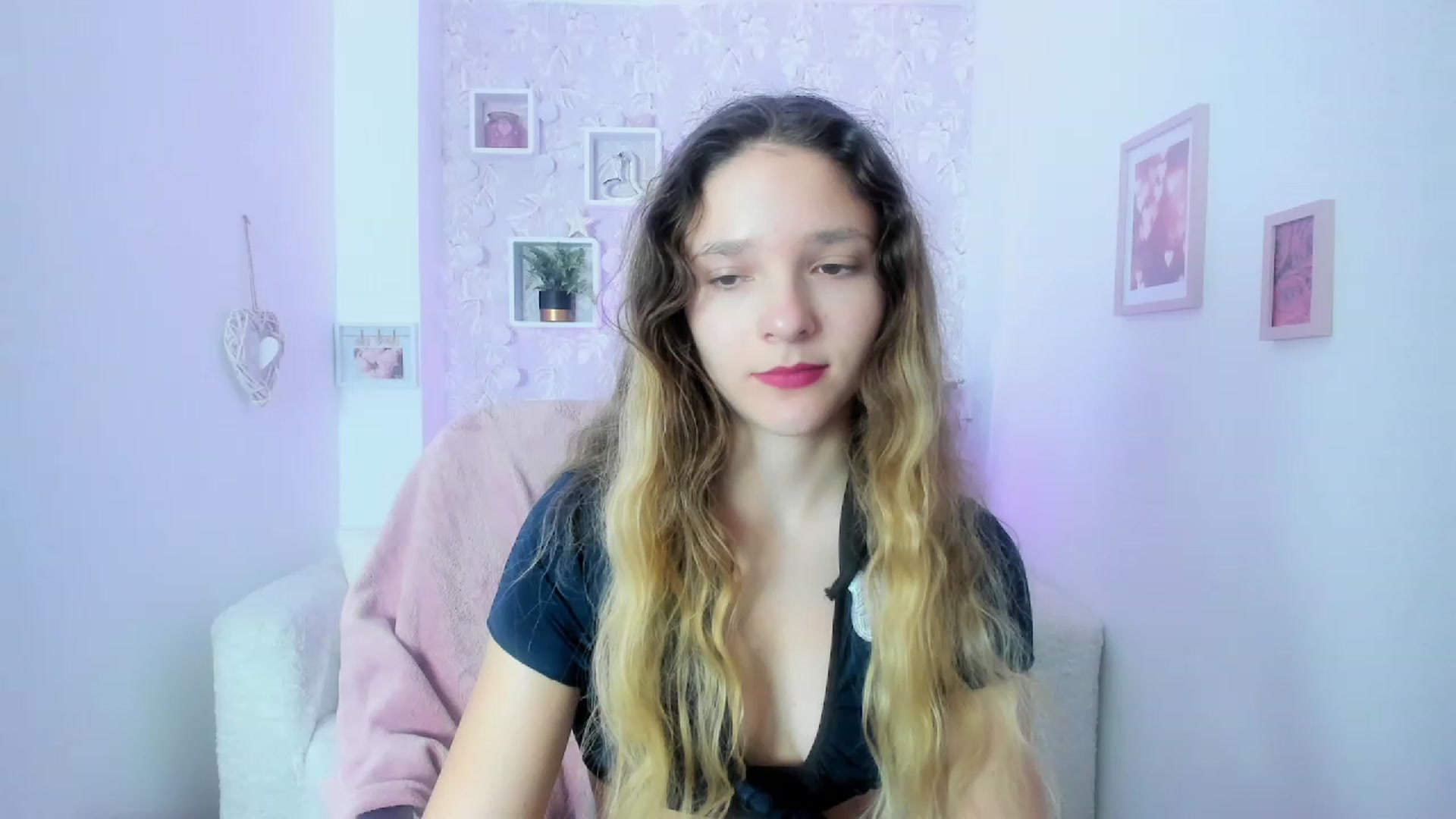 Gallery image thumbnail from Riley_Cutie's myfreecams stream on, 01/15/2023, 10:54 image 9 of 20