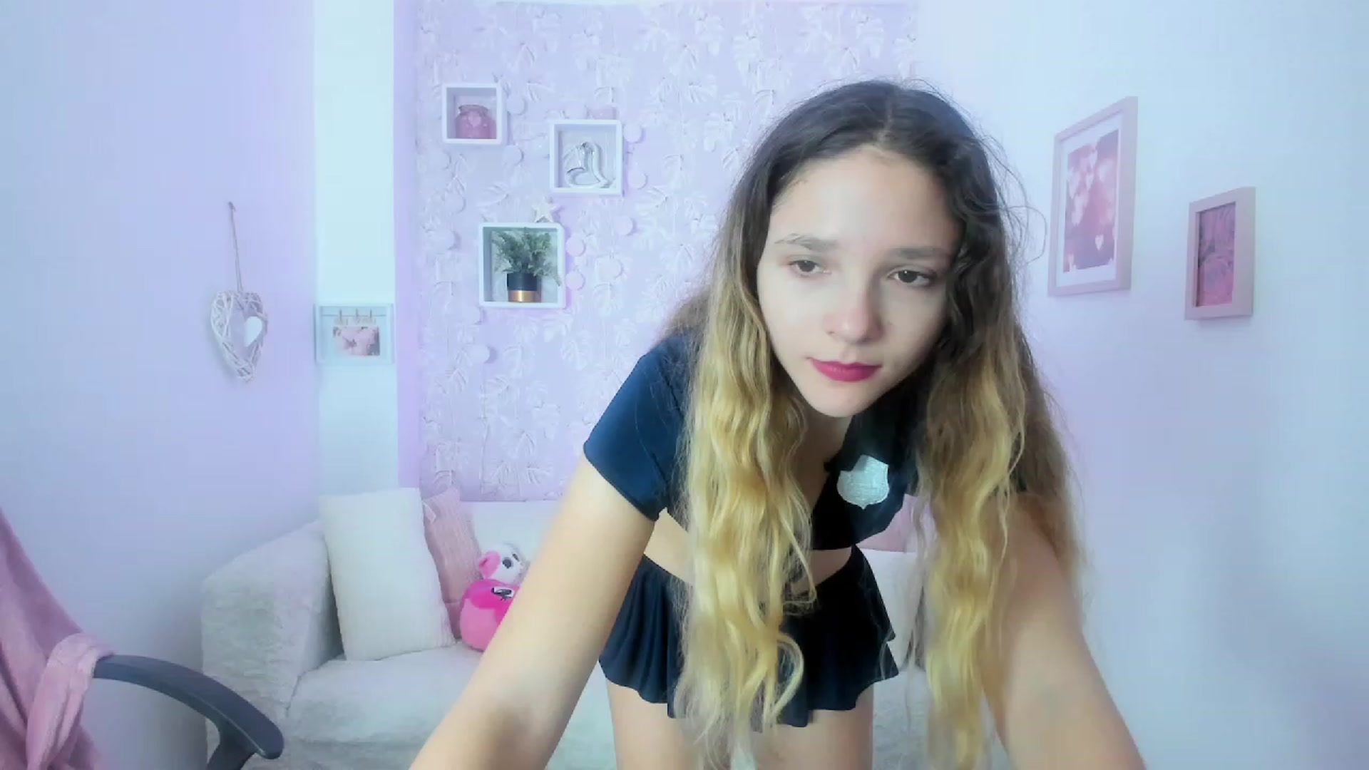 Gallery image thumbnail from Riley_Cutie's myfreecams stream on, 01/15/2023, 10:54 image 3 of 20