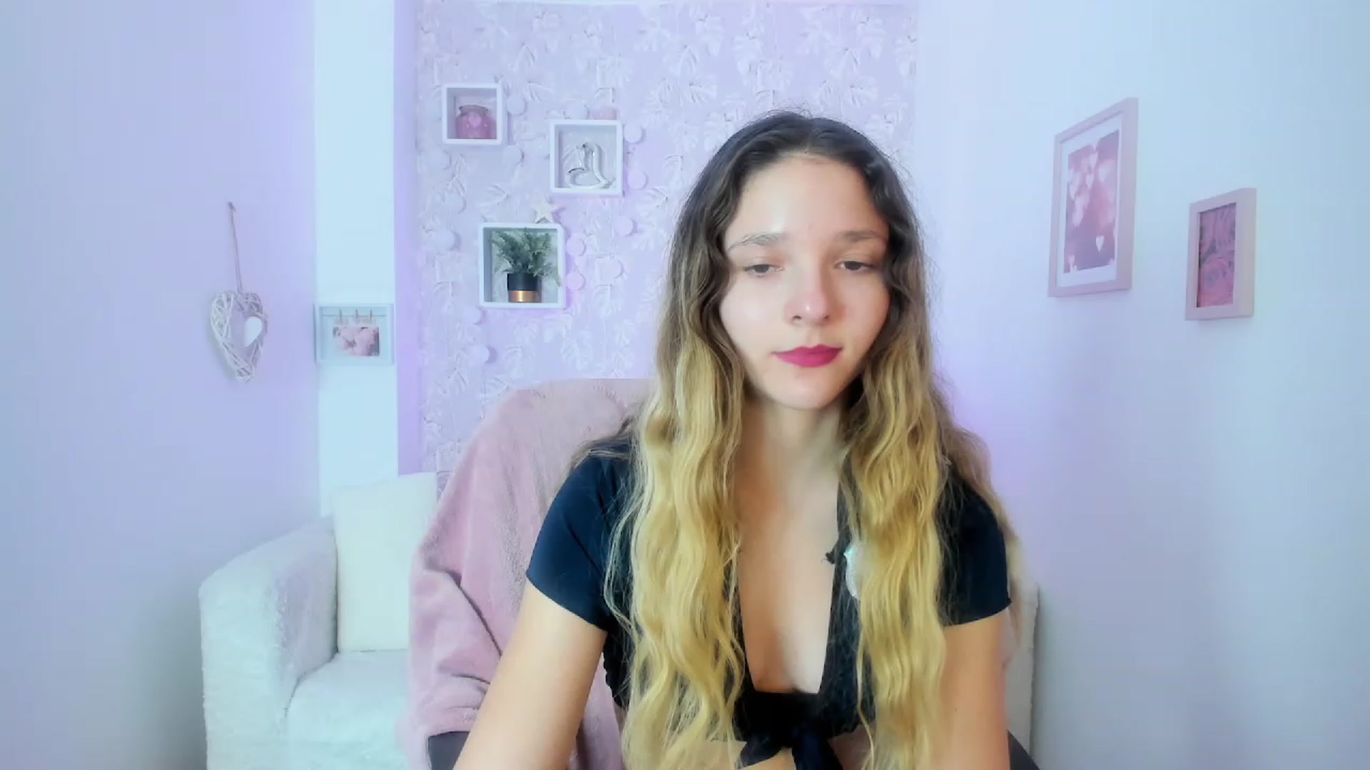 Gallery image thumbnail from Riley_Cutie's myfreecams stream on, 01/15/2023, 13:26 image 20 of 20