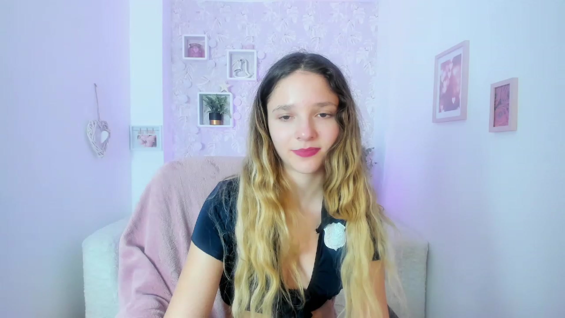 Gallery image thumbnail from Riley_Cutie's myfreecams stream on, 01/15/2023, 13:26 image 11 of 20