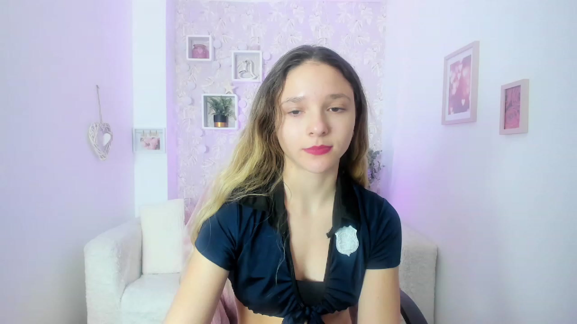 Gallery image thumbnail from Riley_Cutie's myfreecams stream on, 01/15/2023, 13:26 image 1 of 20