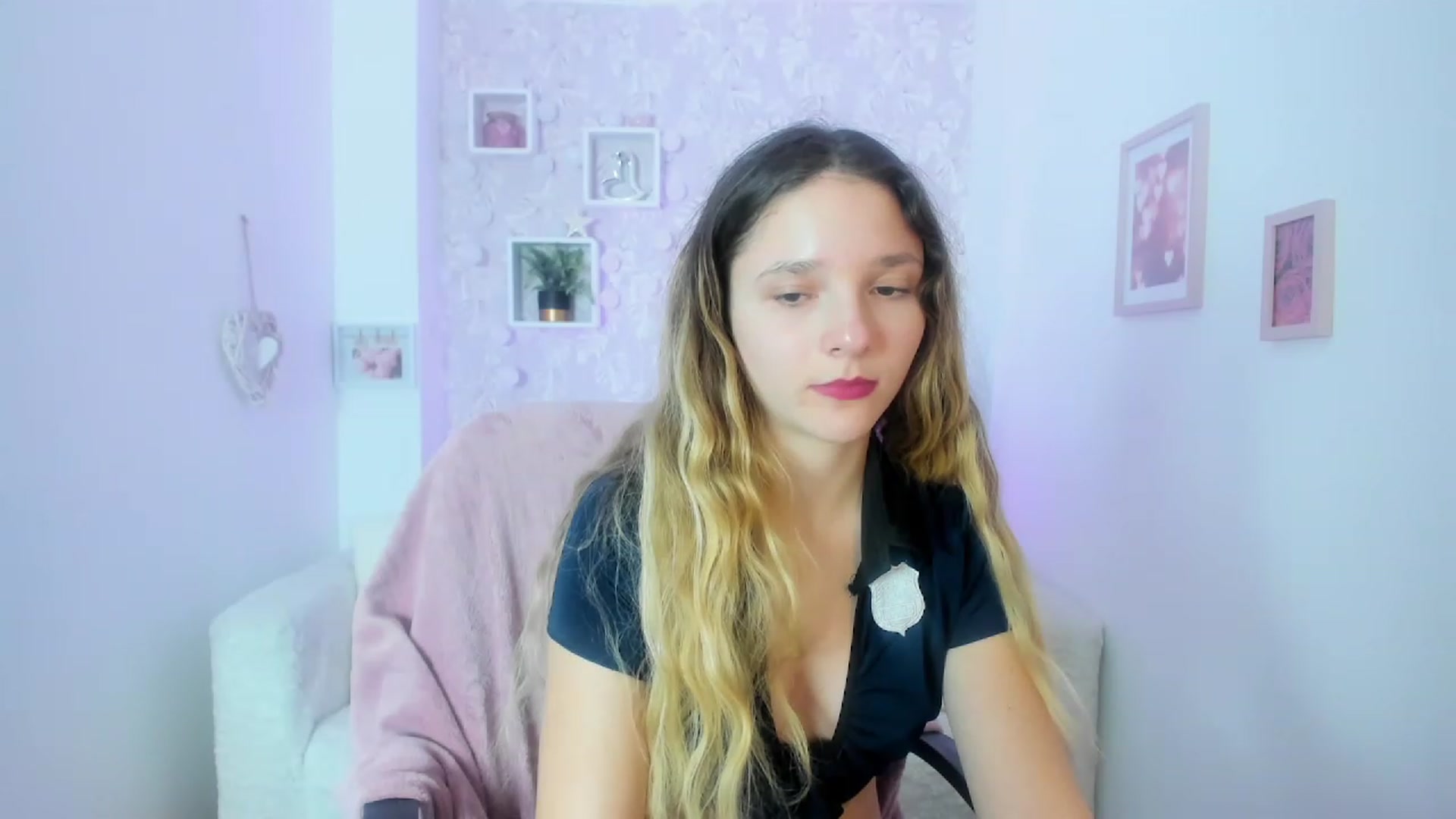 Gallery image thumbnail from Riley_Cutie's myfreecams stream on, 01/15/2023, 13:26 image 10 of 20