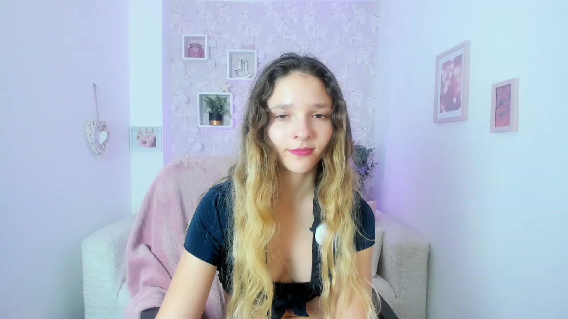 Gallery image thumbnail from Riley_Cutie's myfreecams stream on, 01/15/2023, 17:03 image 15 of 20