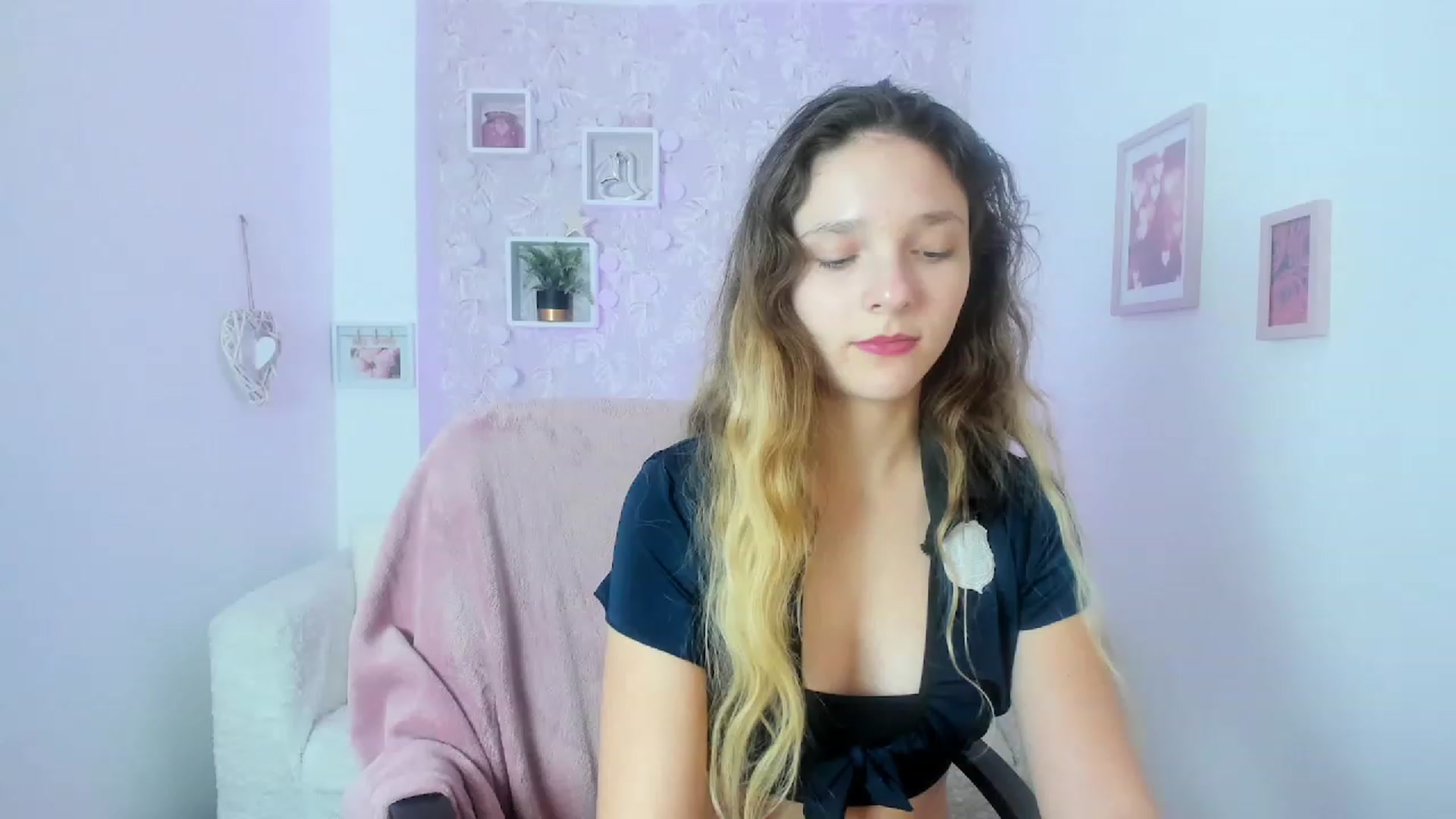 Gallery image thumbnail from Riley_Cutie's myfreecams stream on, 01/15/2023, 17:03 image 20 of 20