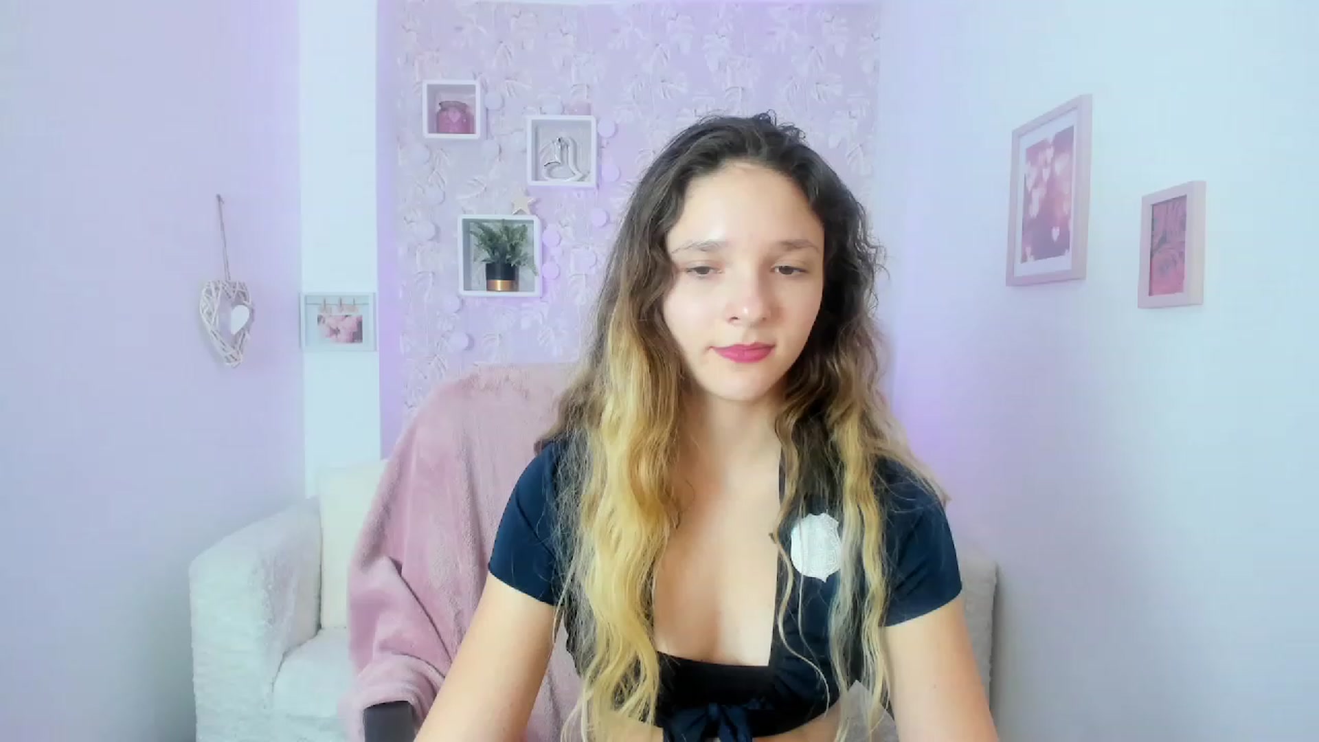 Gallery image thumbnail from Riley_Cutie's myfreecams stream on, 01/15/2023, 18:20 image 2 of 20