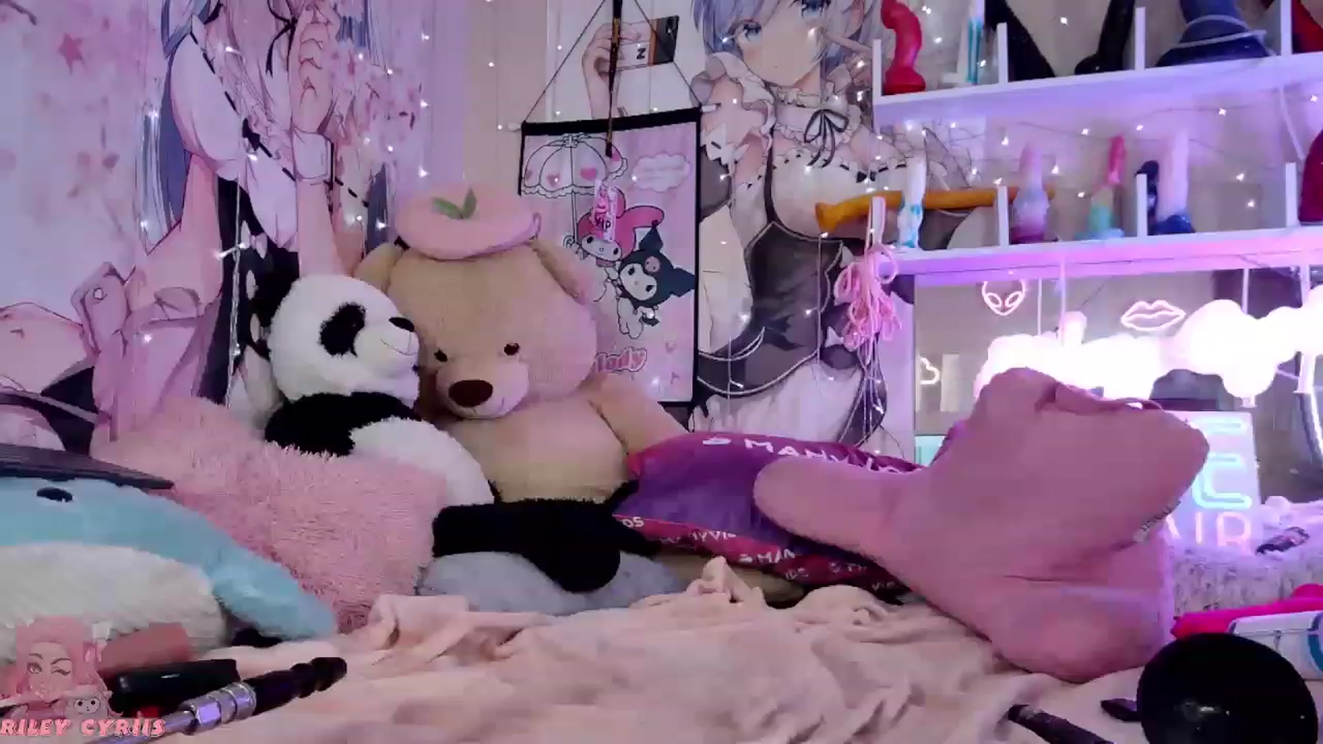Gallery image thumbnail from Riley_Cyriis's myfreecams stream on, 11/23/2022, 01:14 image 20 of 20
