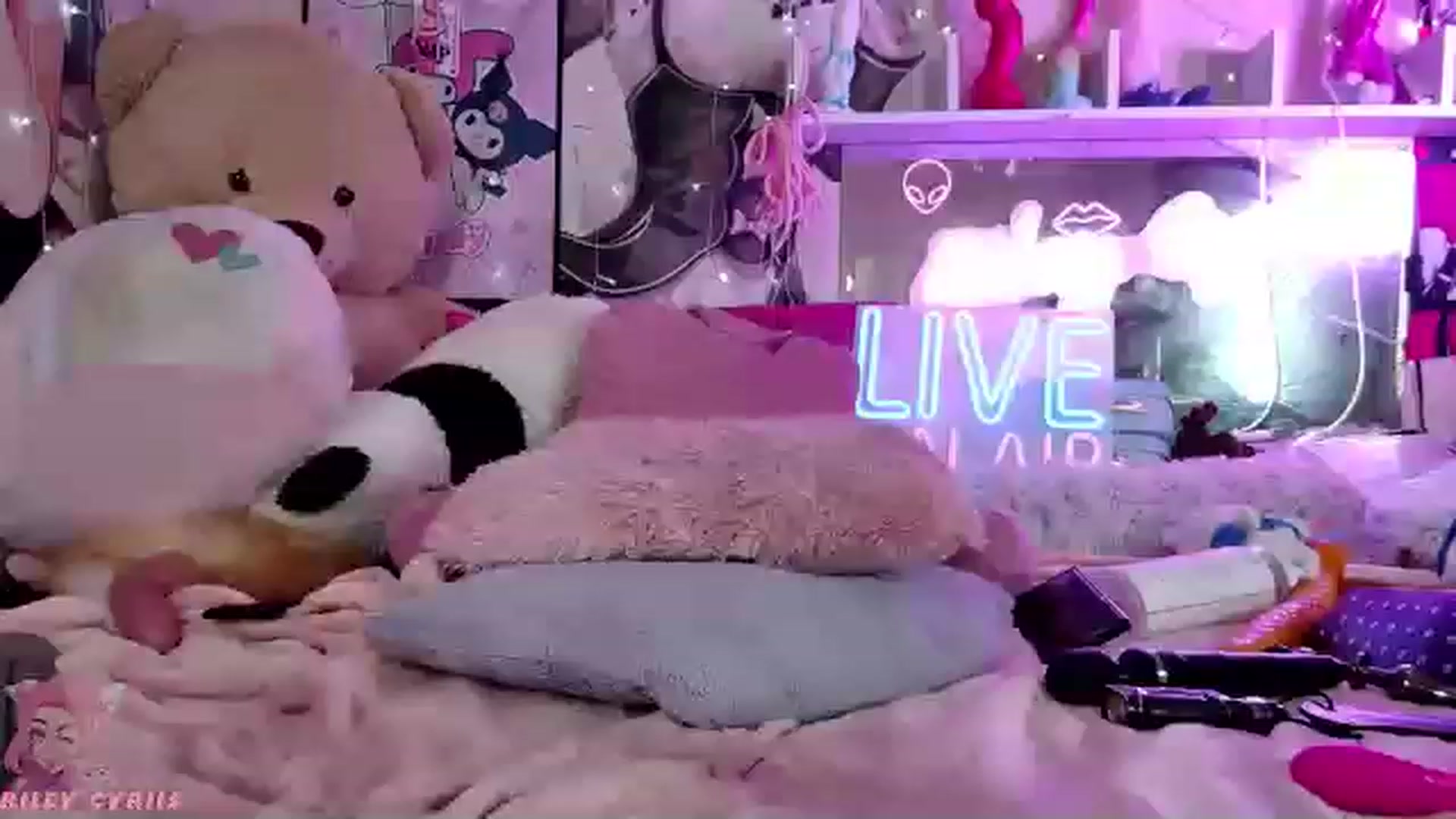 Gallery image thumbnail from Riley_Cyriis's myfreecams stream on, 12/01/2022, 22:29 image 9 of 20
