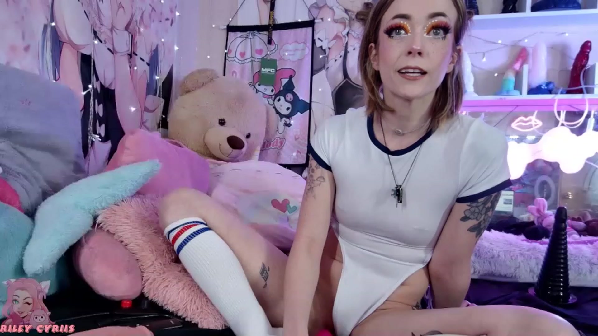 Gallery image thumbnail from Riley_Cyriis's myfreecams stream on, 12/20/2022, 23:07 image 2 of 20