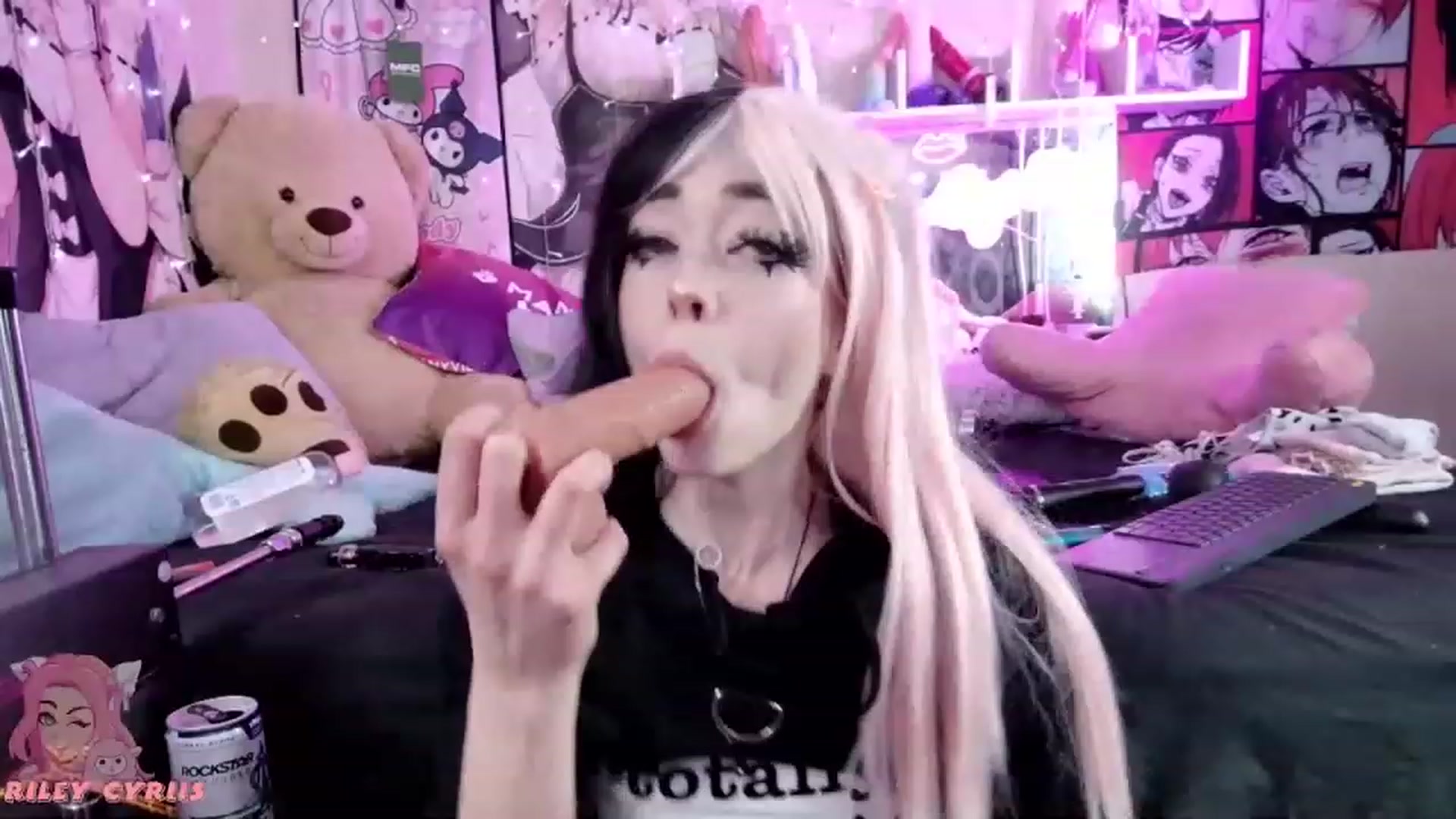 Gallery image thumbnail from Riley_Cyriis's myfreecams stream on, 12/31/2022, 03:07 image 6 of 20