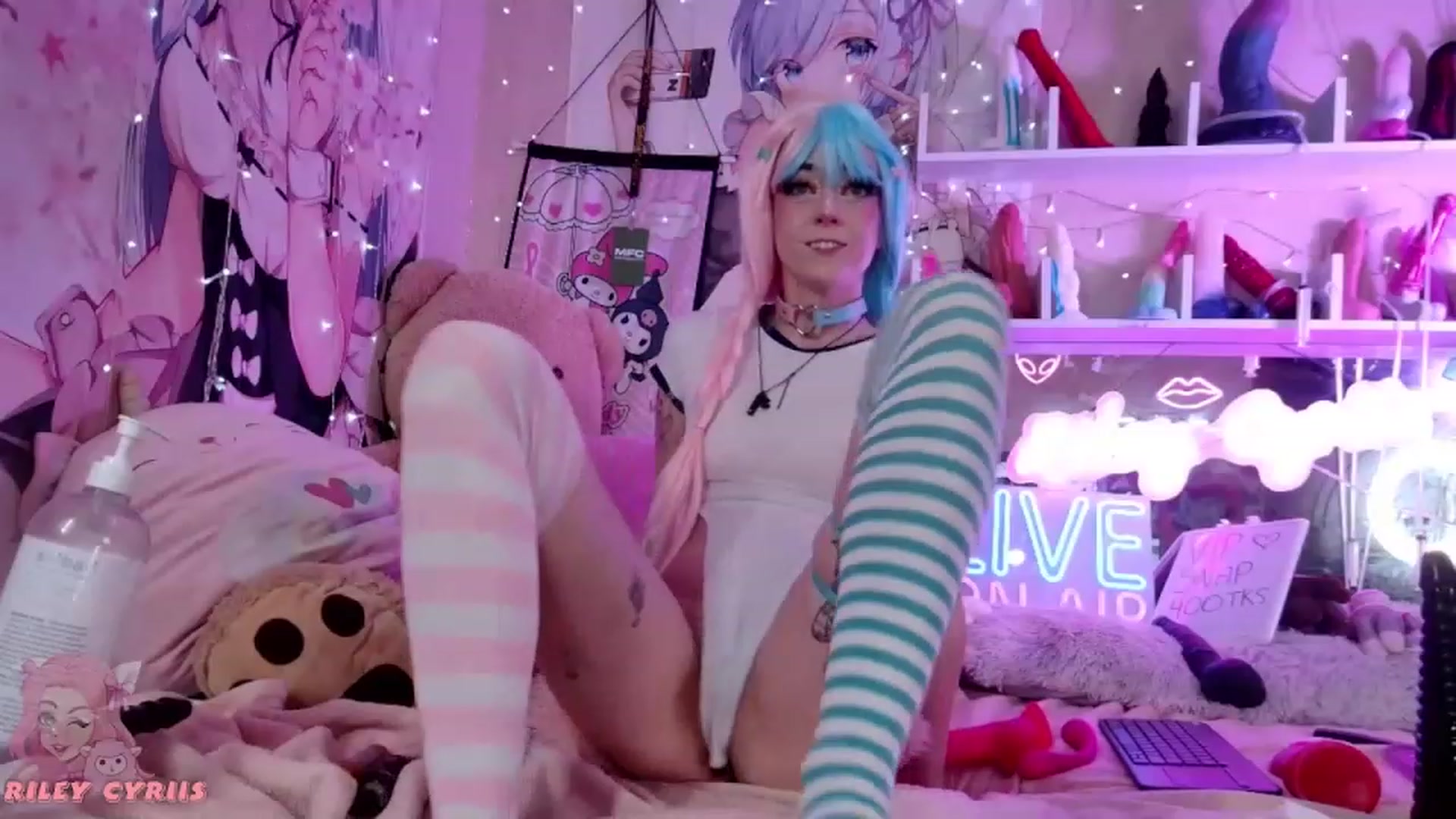 Gallery image thumbnail from Riley_Cyriis's myfreecams stream on, 01/03/2023, 23:52 image 4 of 20
