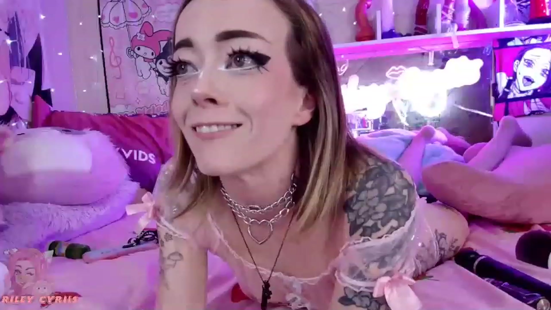 Gallery image thumbnail from Riley_Cyriis's myfreecams stream on, 02/25/2023, 02:01 image 12 of 20
