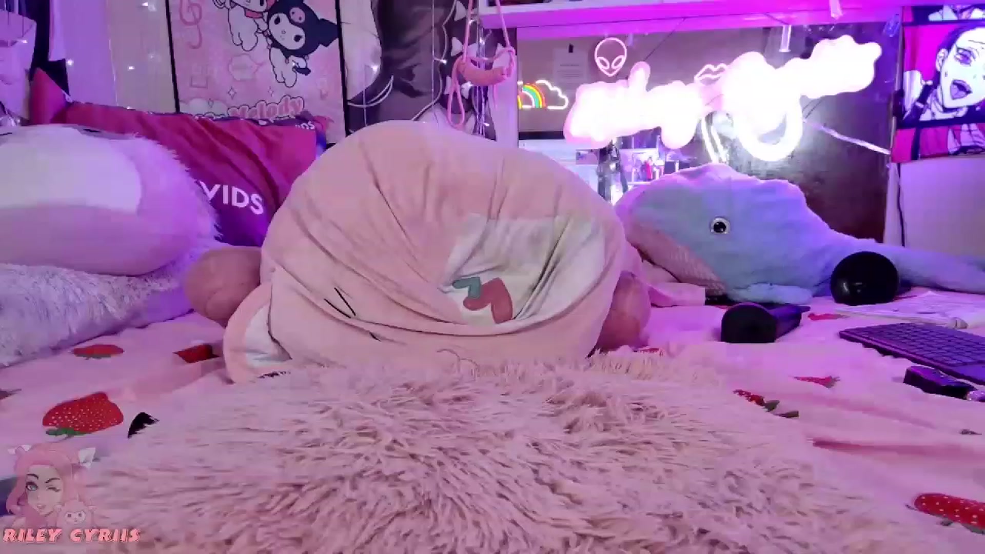 Gallery image thumbnail from Riley_Cyriis's myfreecams stream on, 02/25/2023, 04:04 image 18 of 20