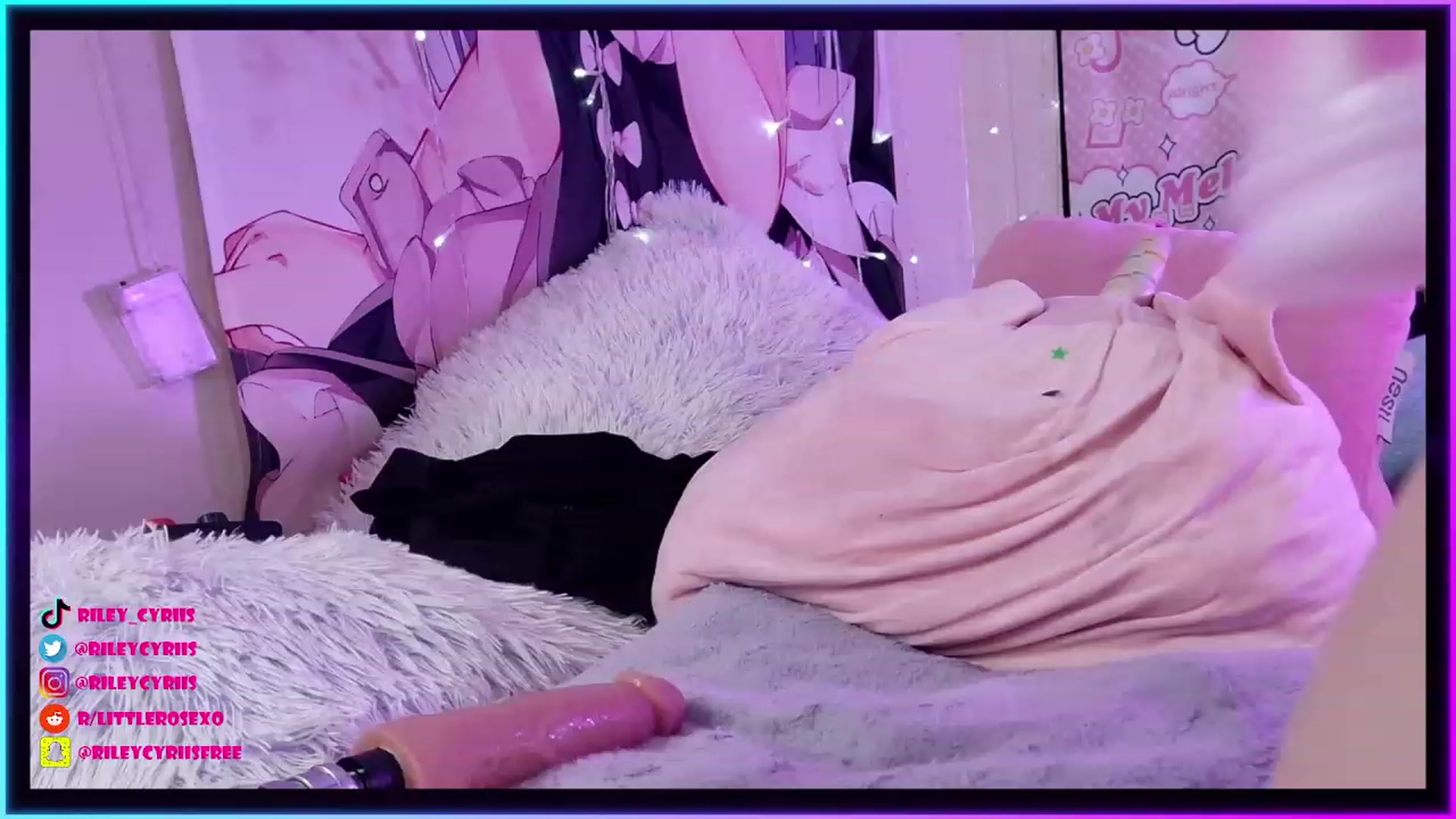 Gallery image thumbnail from Riley_Cyriis's myfreecams stream on, 03/24/2023, 02:13 image 19 of 20