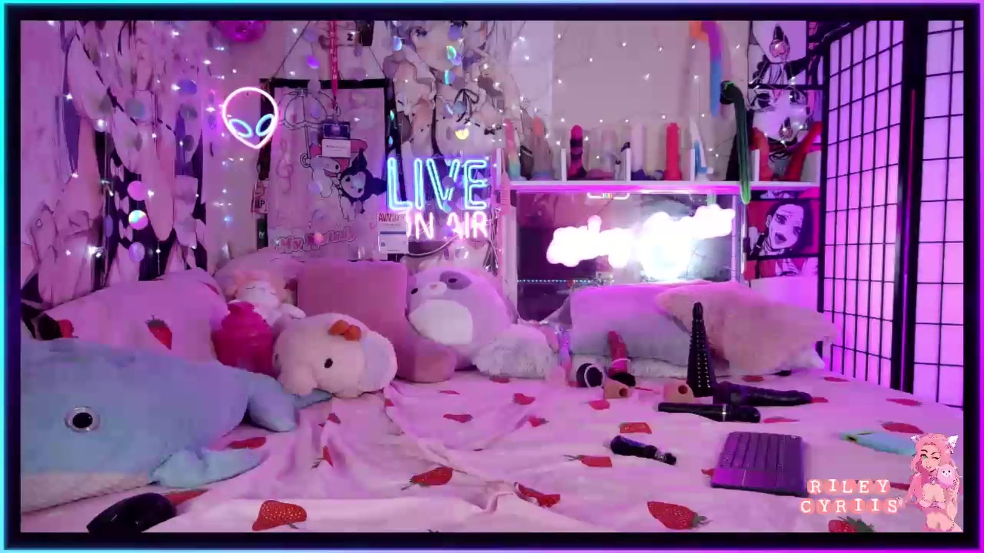 Gallery image thumbnail from Riley_Cyriis's myfreecams stream on, 07/18/2023, 01:05 image 13 of 20