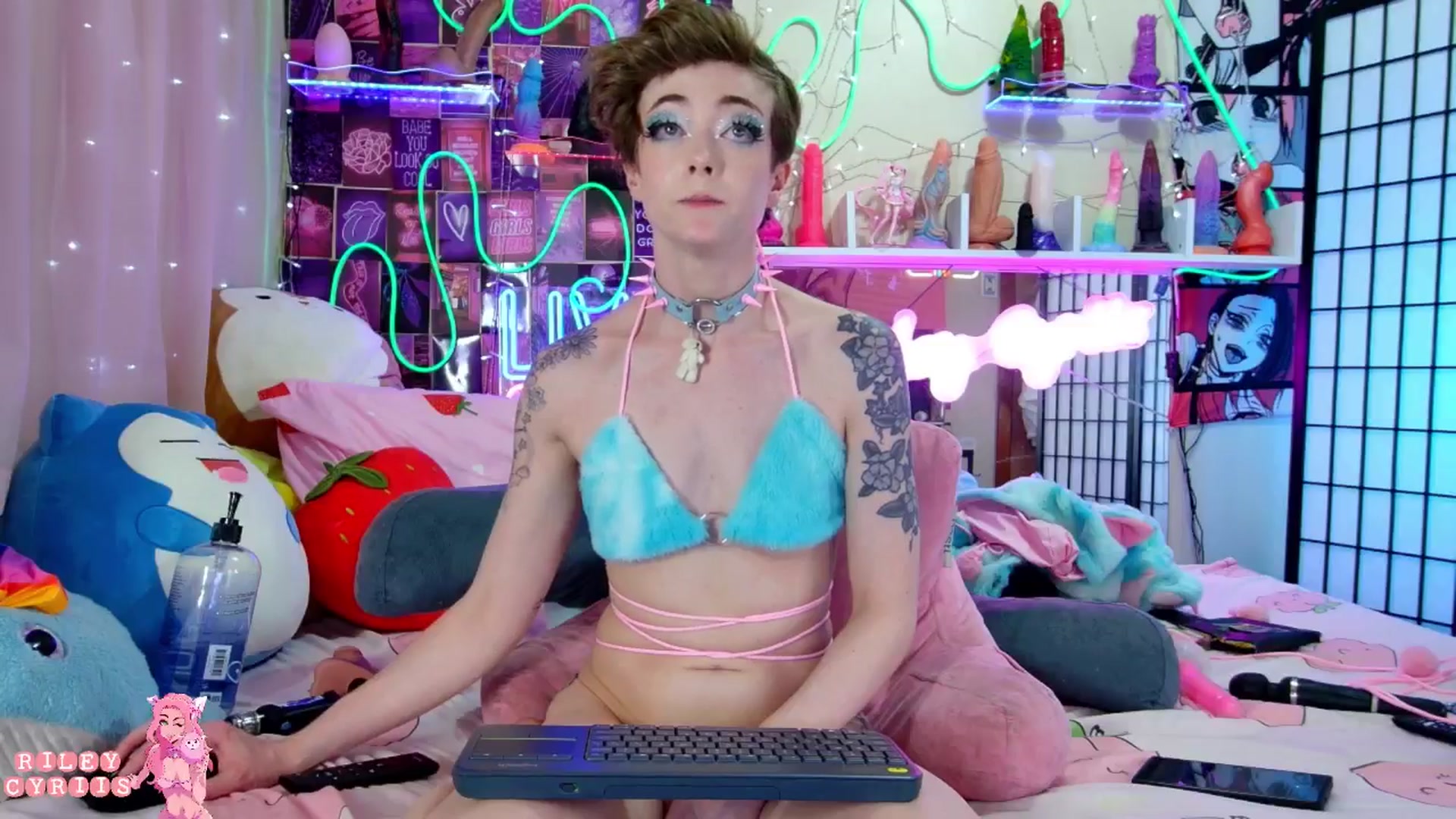Gallery image thumbnail from Riley_Cyriis's myfreecams stream on, 05/21/2024, 01:50 image 5 of 20