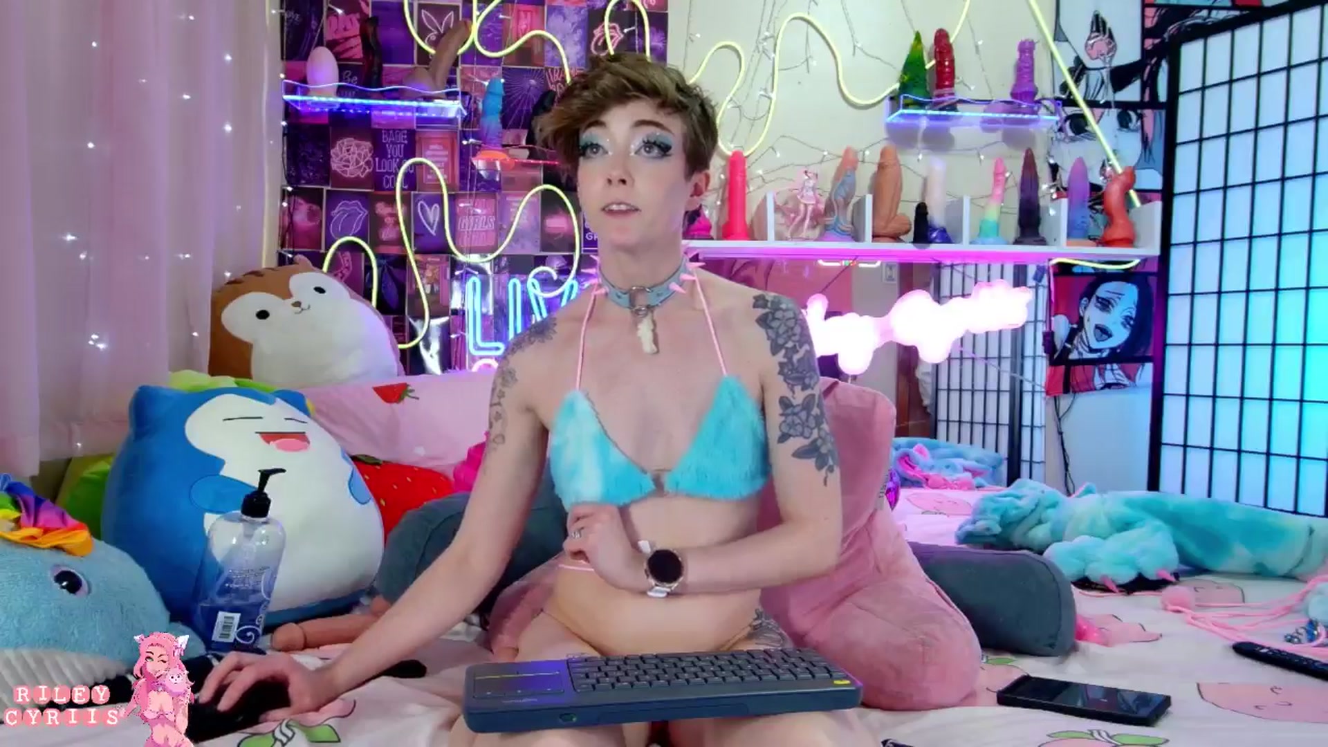 Gallery image thumbnail from Riley_Cyriis's myfreecams stream on, 05/21/2024, 01:50 image 12 of 20
