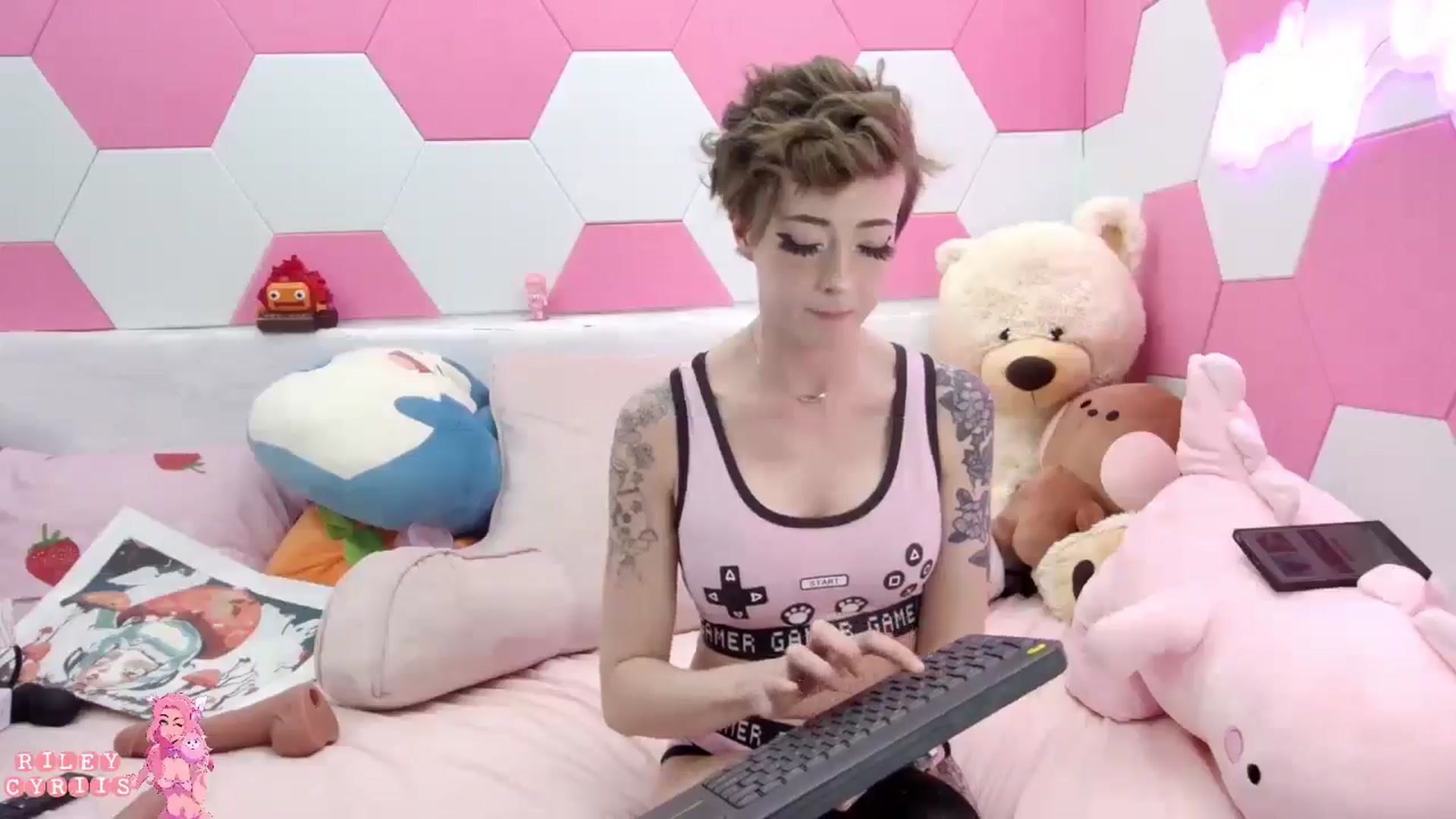 Gallery image thumbnail from Riley_Cyriis's myfreecams stream on, 04/22/2025, 01:39 image 8 of 20