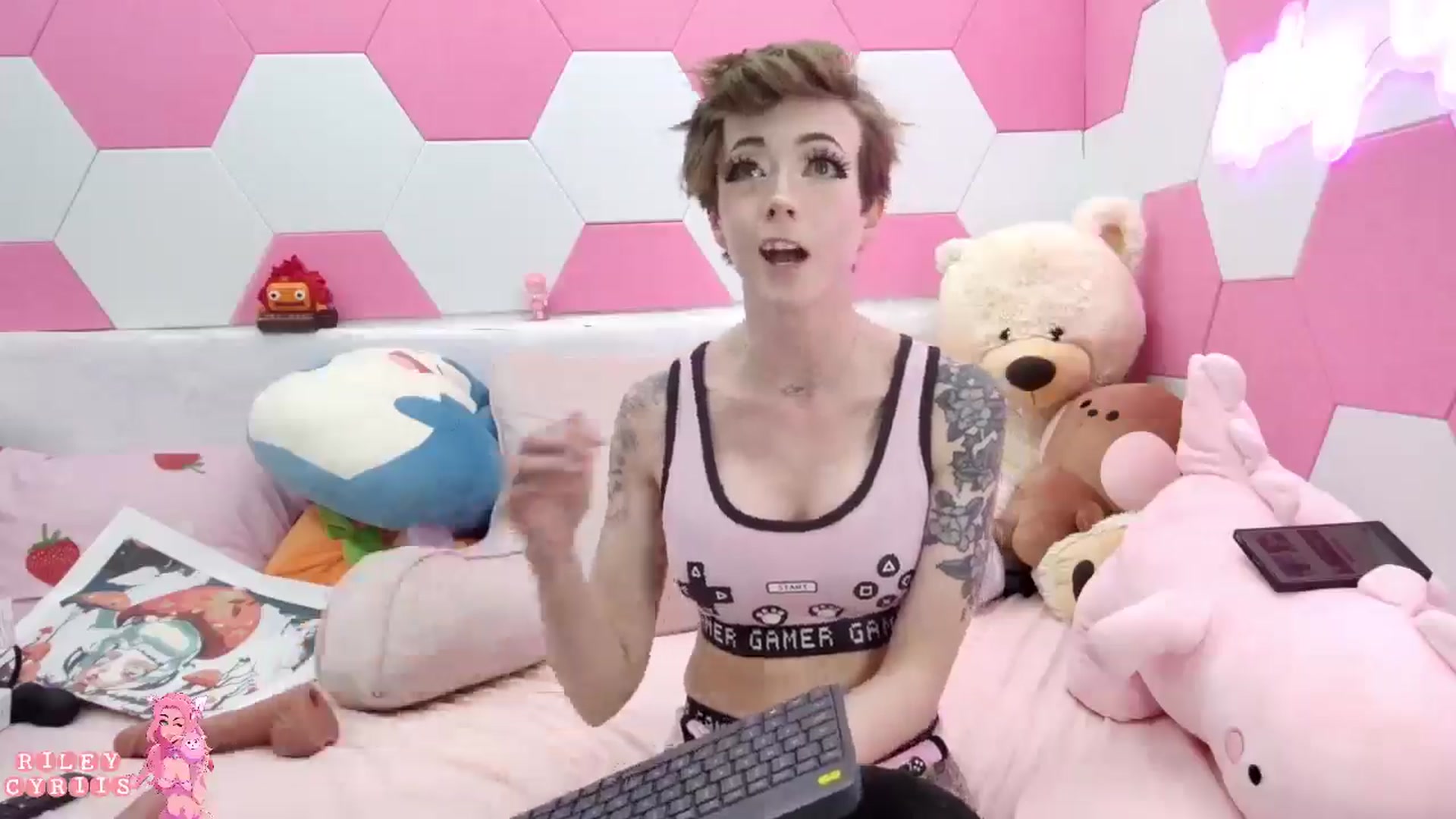 Gallery image thumbnail from Riley_Cyriis's myfreecams stream on, 04/22/2025, 01:39 image 9 of 20