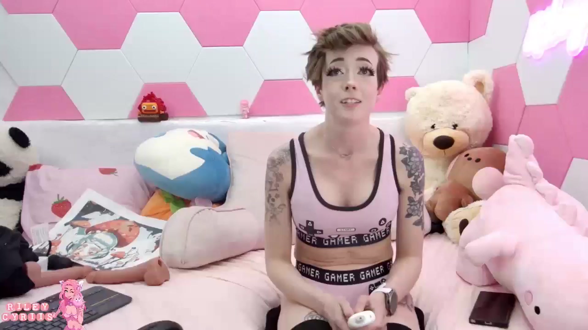 Gallery image thumbnail from Riley_Cyriis's myfreecams stream on, 04/22/2025, 01:39 image 19 of 20
