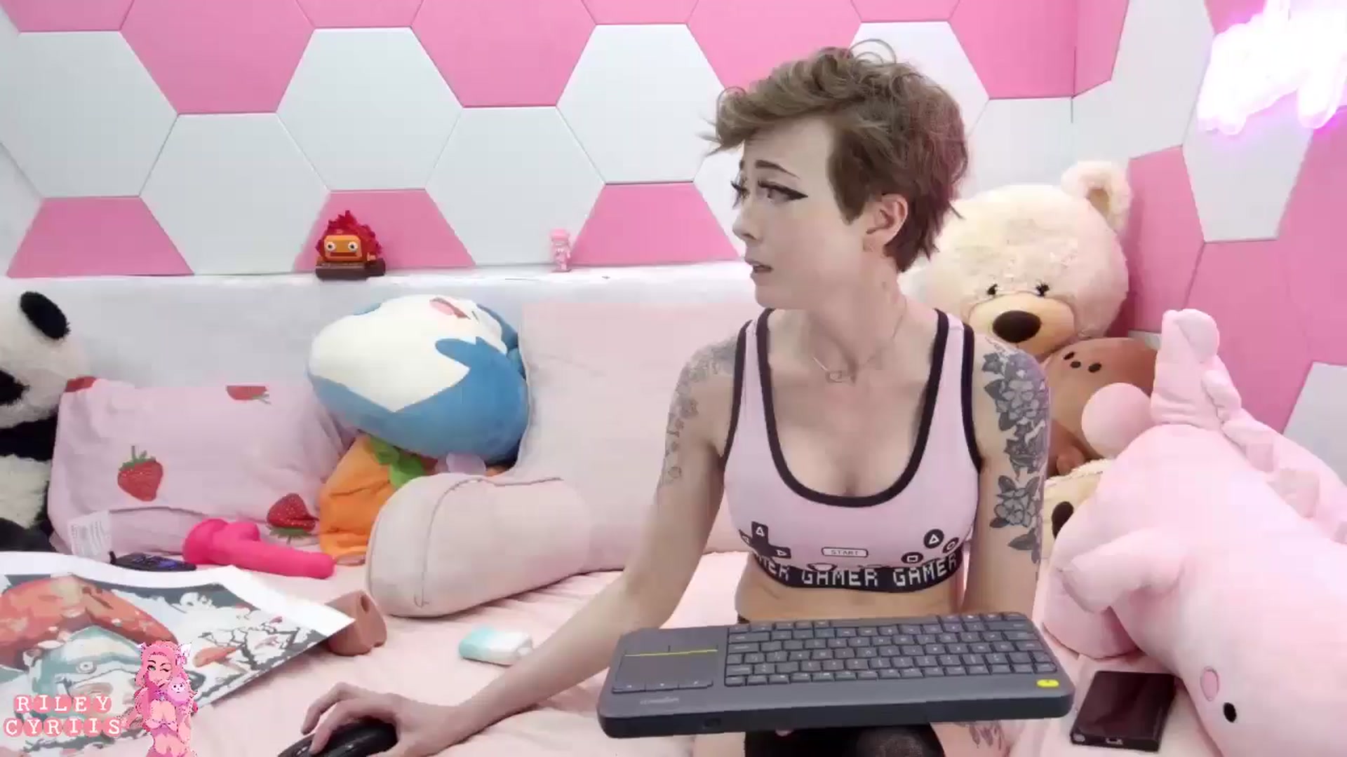 Gallery image thumbnail from Riley_Cyriis's myfreecams stream on, 04/22/2025, 01:39 image 20 of 20