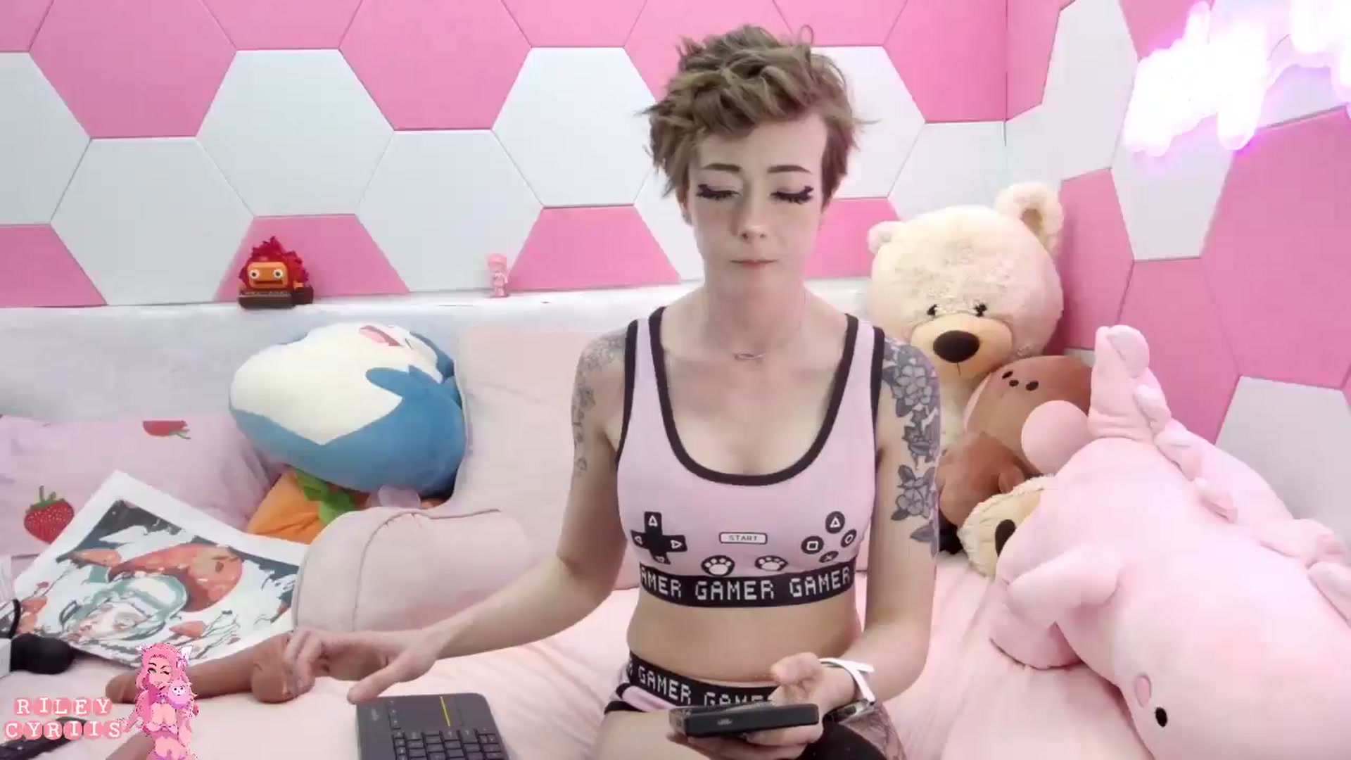 Gallery image thumbnail from Riley_Cyriis's myfreecams stream on, 04/22/2025, 01:39 image 7 of 20