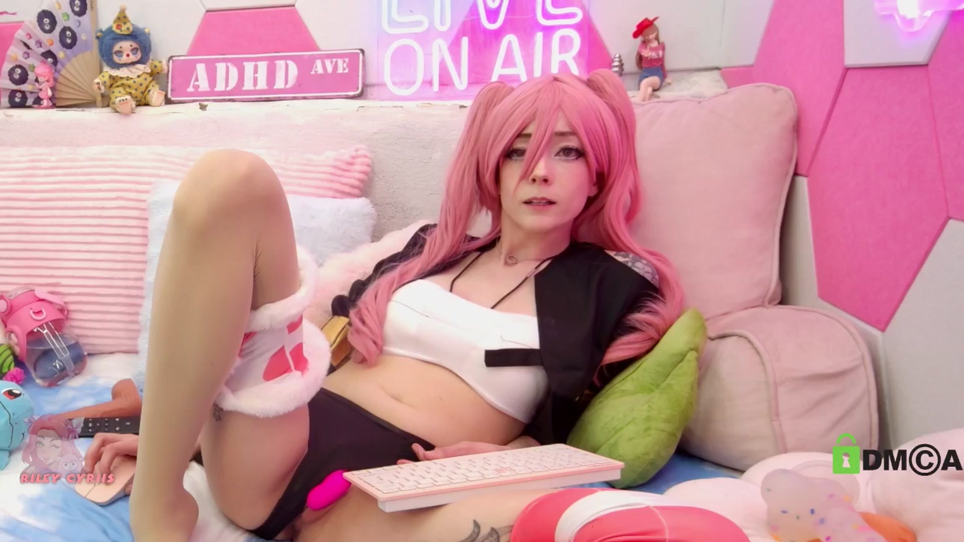 Gallery image thumbnail from Riley_Cyriis's myfreecams stream on, 01/02/2026, 04:51 image 1 of 20