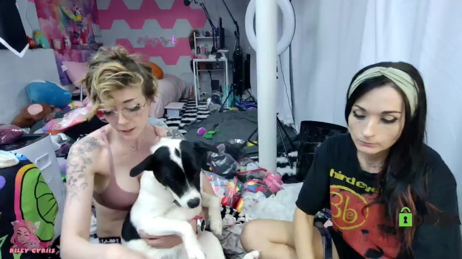 Gallery image thumbnail from Riley_Cyriis's myfreecams stream on, 04/16/2026, 24:03 image 7 of 20