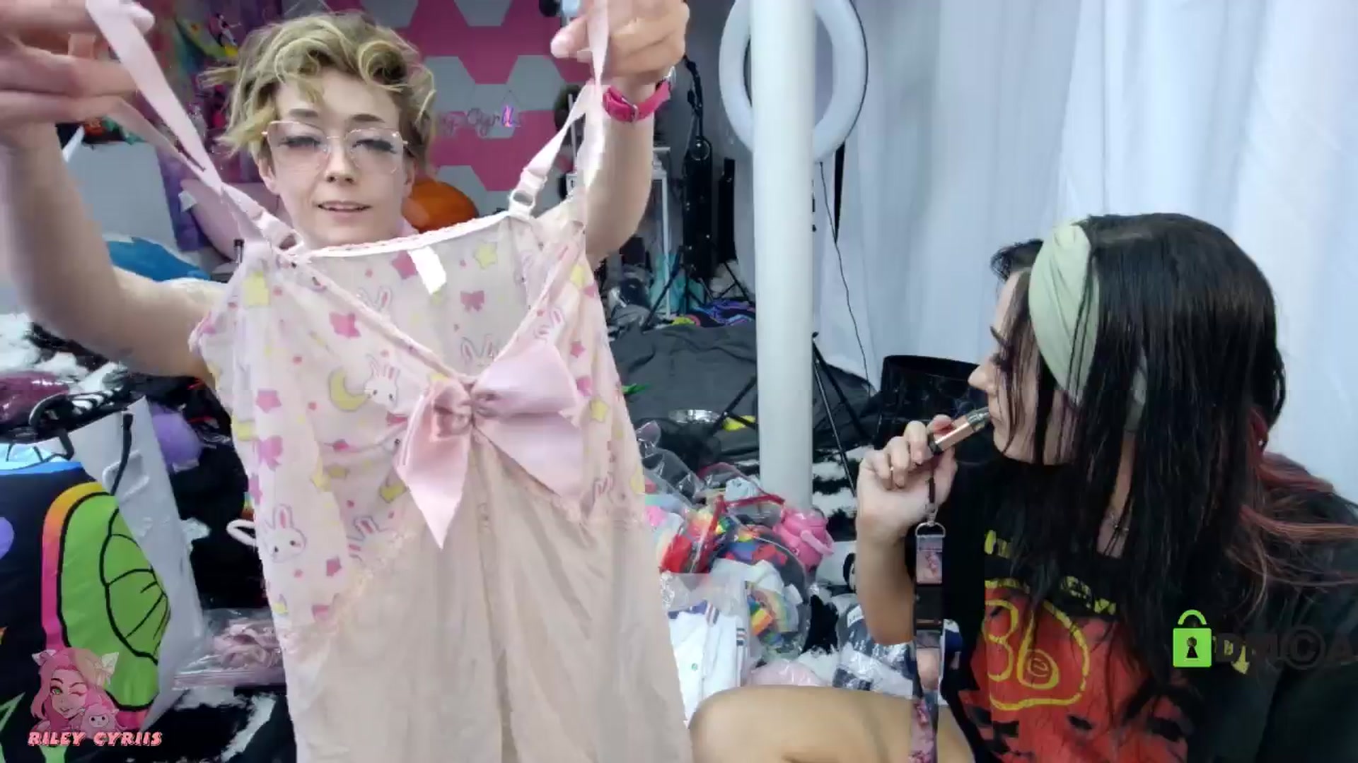Gallery image thumbnail from Riley_Cyriis's myfreecams stream on, 04/16/2026, 24:03 image 4 of 20