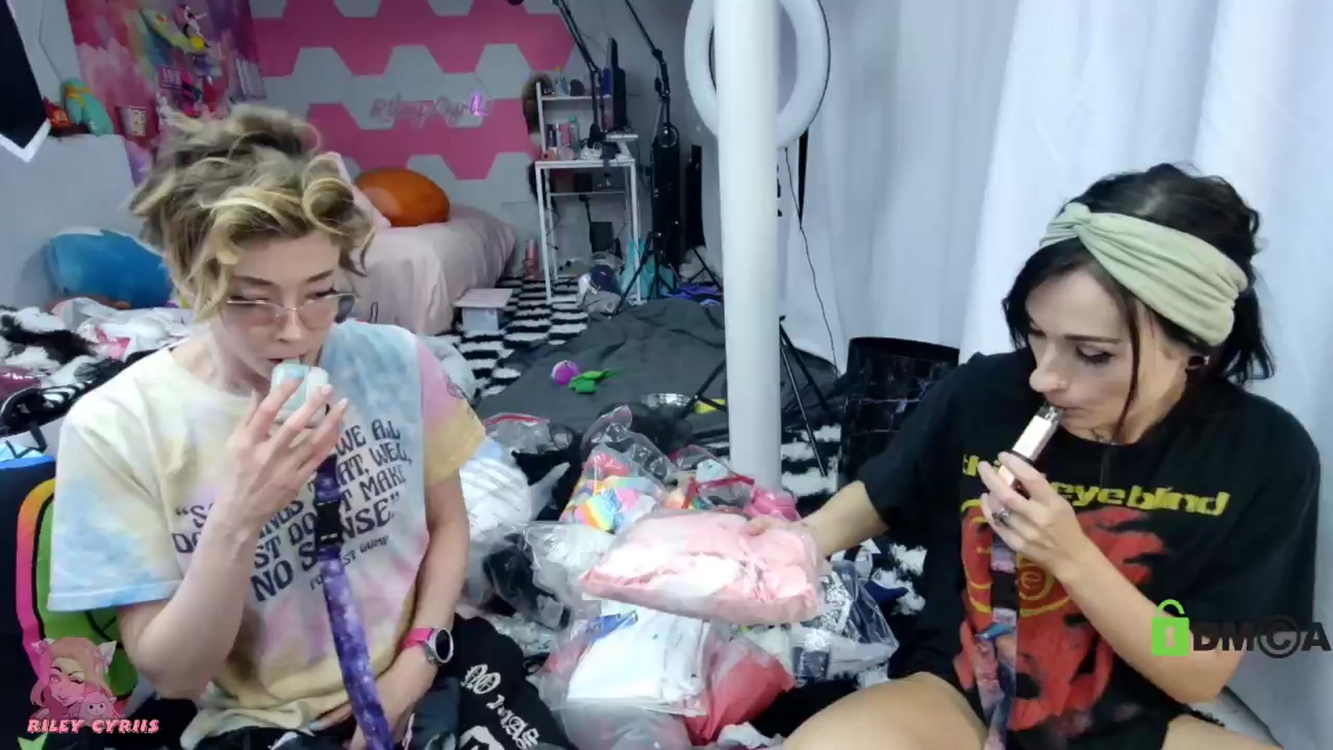Gallery image thumbnail from Riley_Cyriis's myfreecams stream on, 04/16/2026, 24:03 image 1 of 20
