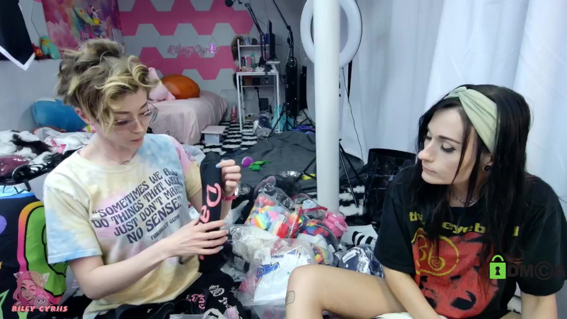 Gallery image thumbnail from Riley_Cyriis's myfreecams stream on, 04/16/2026, 24:03 image 2 of 20