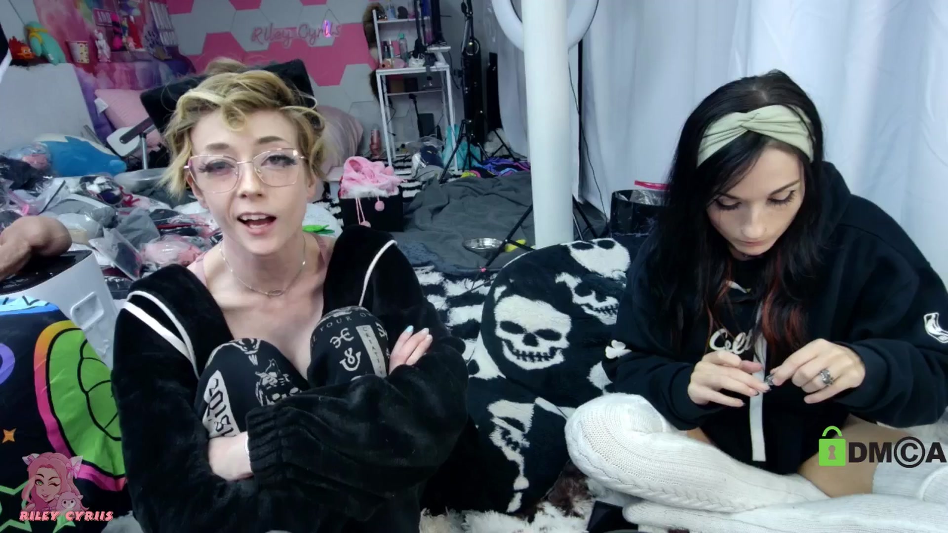 Gallery image thumbnail from Riley_Cyriis's myfreecams stream on, 04/16/2026, 01:45 image 8 of 20