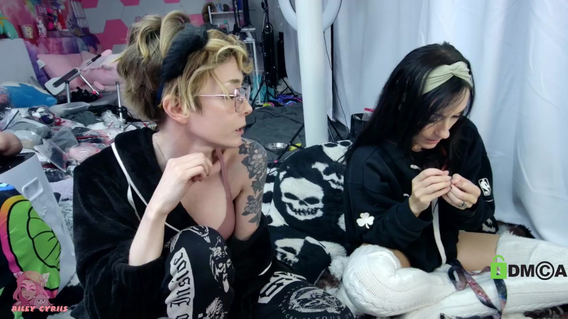 Gallery image thumbnail from Riley_Cyriis's myfreecams stream on, 04/16/2026, 01:45 image 13 of 20