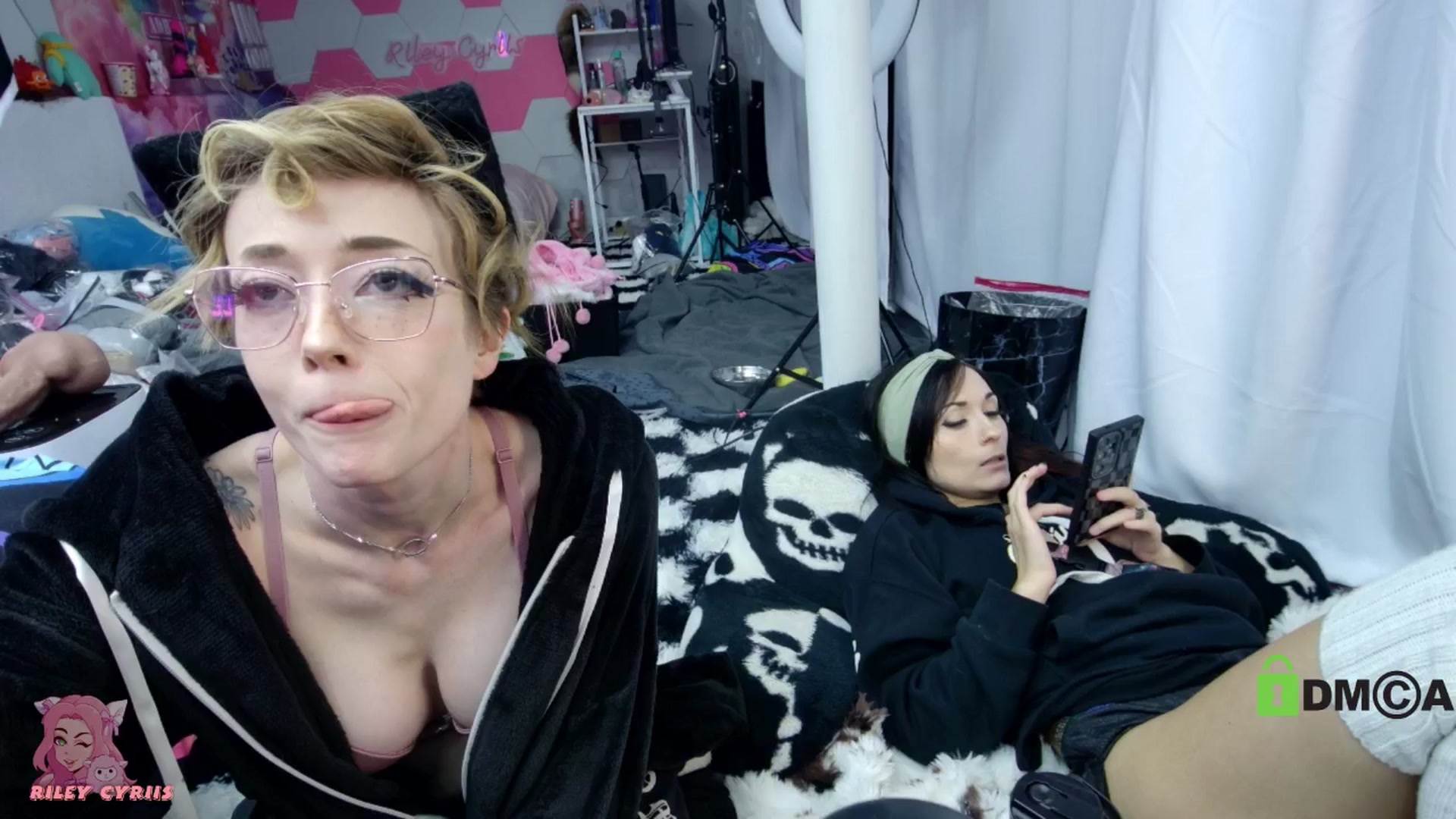 Gallery image thumbnail from Riley_Cyriis's myfreecams stream on, 04/16/2026, 01:45 image 1 of 20