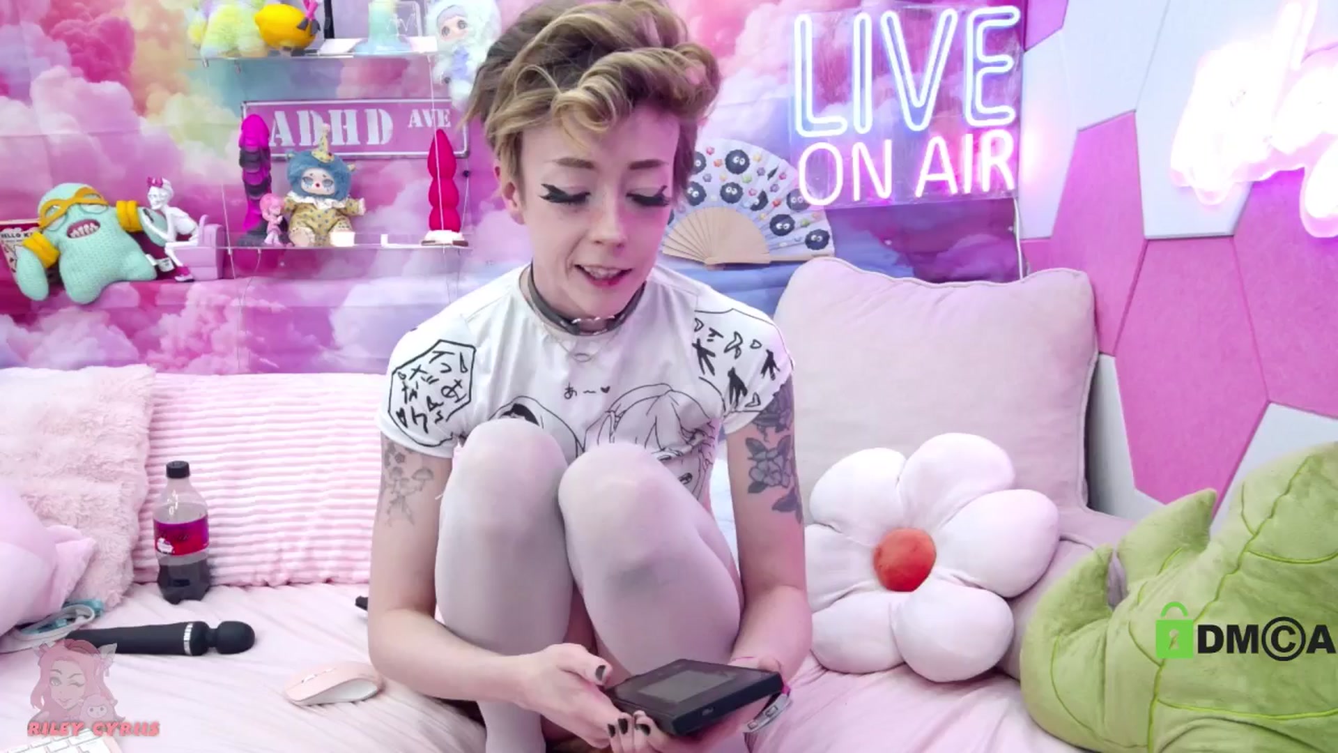 Gallery image thumbnail from Riley_Cyriis's myfreecams stream on, 04/24/2026, 02:26 image 4 of 20