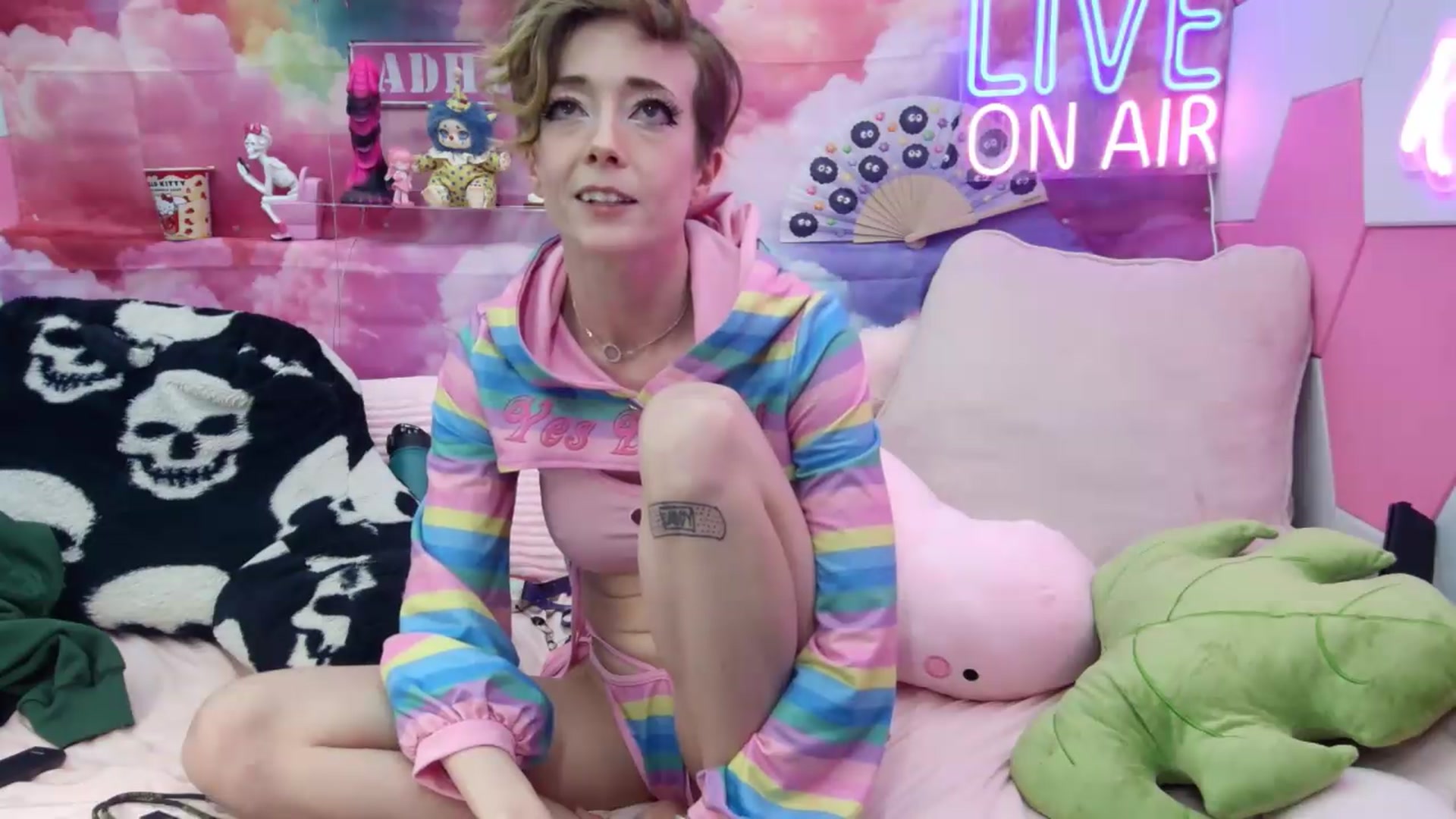Gallery image thumbnail from Riley_Cyriis's myfreecams stream on, 05/12/2026, 01:44 image 13 of 20