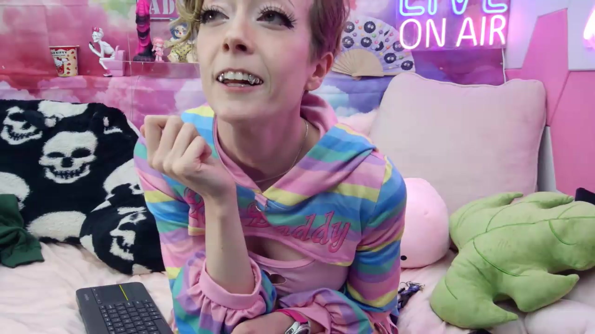 Gallery image thumbnail from Riley_Cyriis's myfreecams stream on, 05/12/2026, 01:44 image 6 of 20
