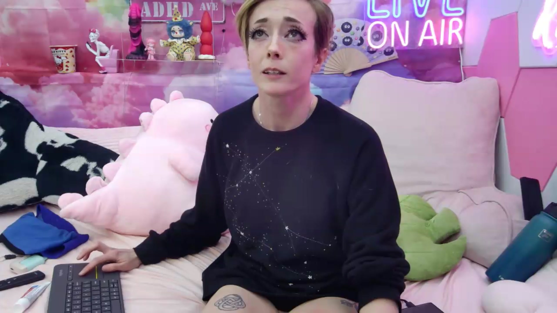 Gallery image thumbnail from Riley_Cyriis's myfreecams stream on, 05/14/2026, 24:01 image 14 of 20