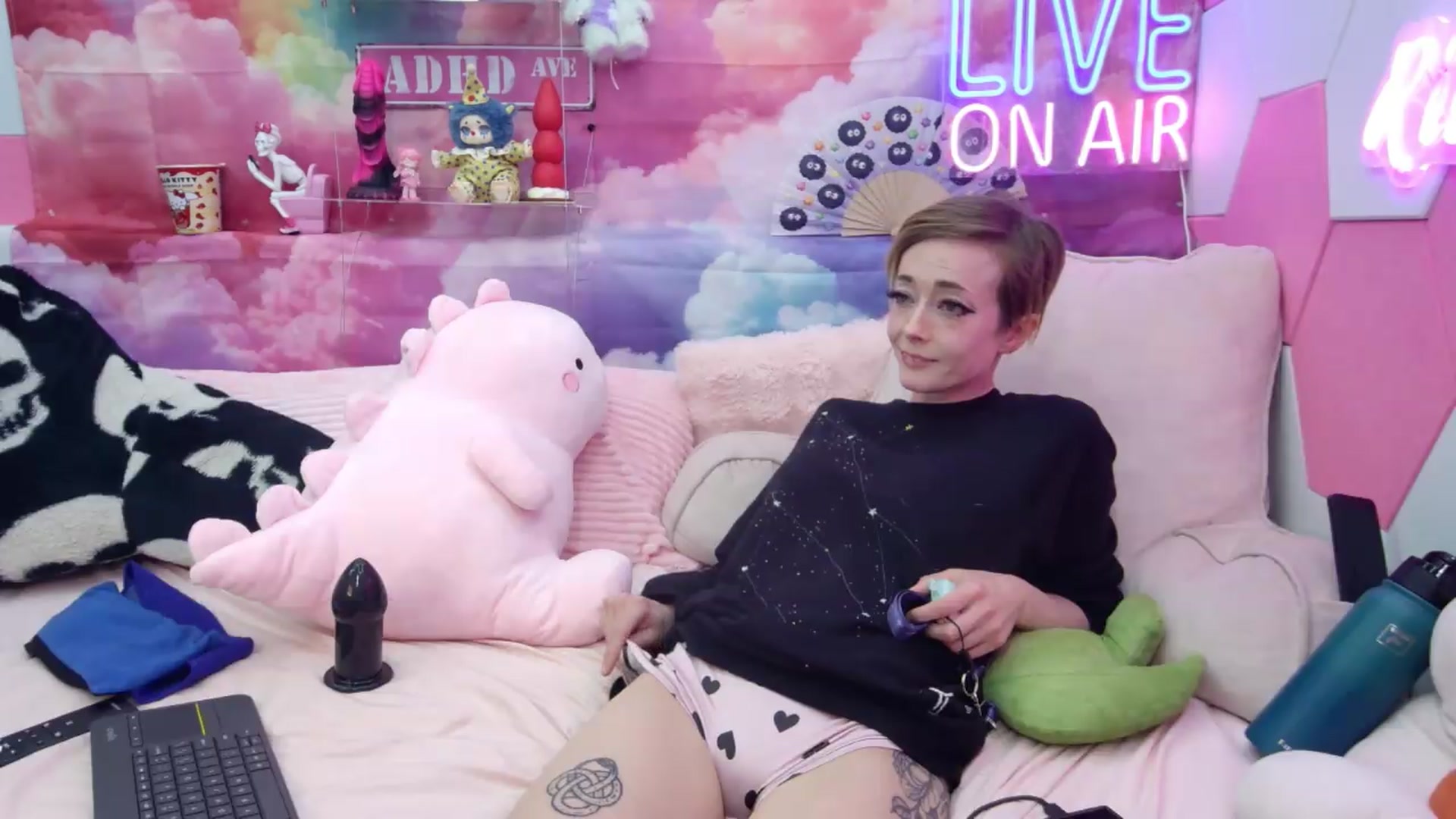 Gallery image thumbnail from Riley_Cyriis's myfreecams stream on, 05/14/2026, 02:00 image 9 of 20