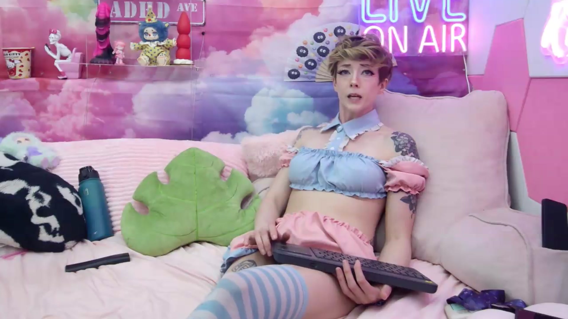 Gallery image thumbnail from Riley_Cyriis's myfreecams stream on, 05/16/2026, 01:50 image 7 of 20