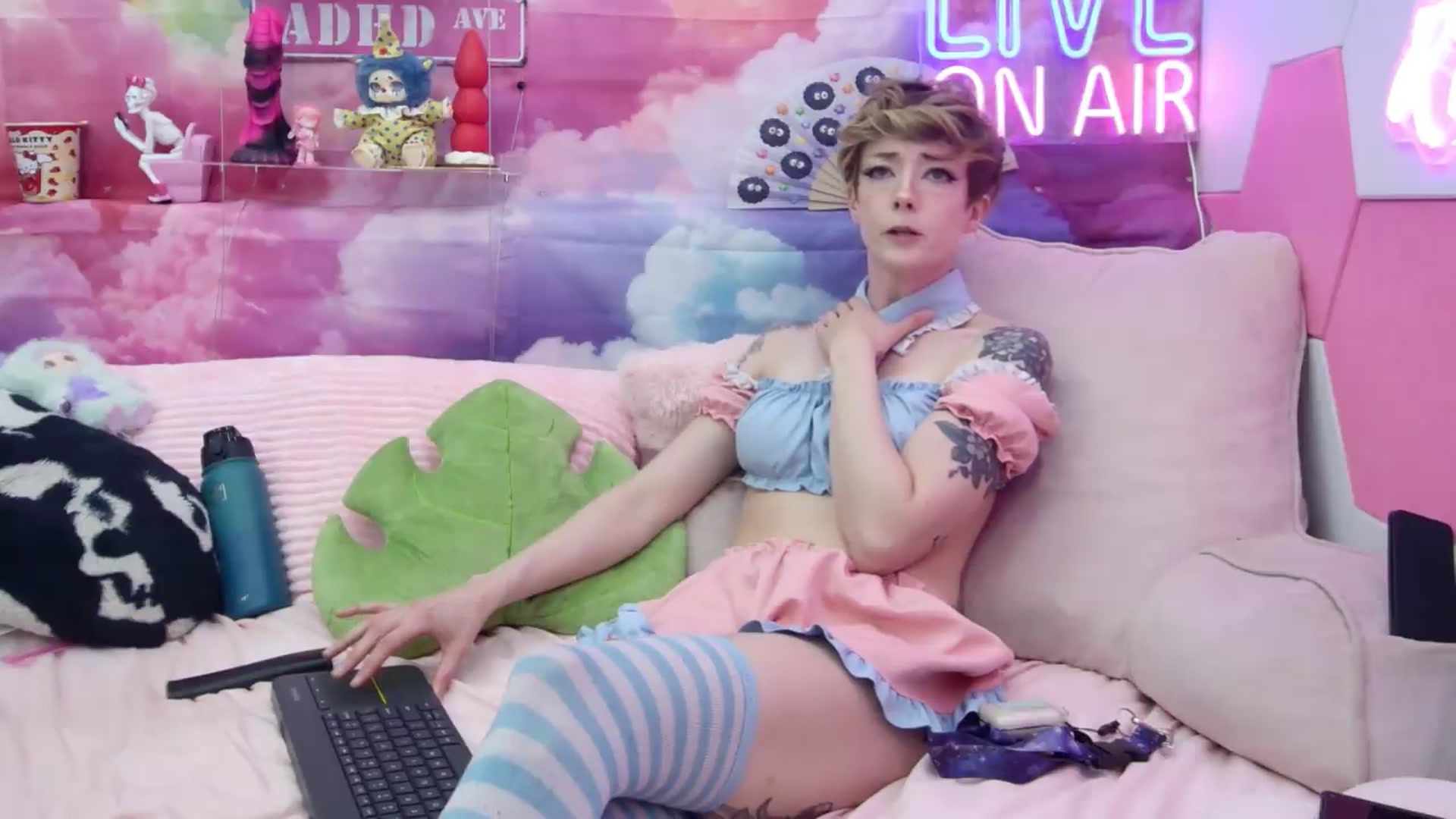 Gallery image thumbnail from Riley_Cyriis's myfreecams stream on, 05/16/2026, 01:50 image 6 of 20
