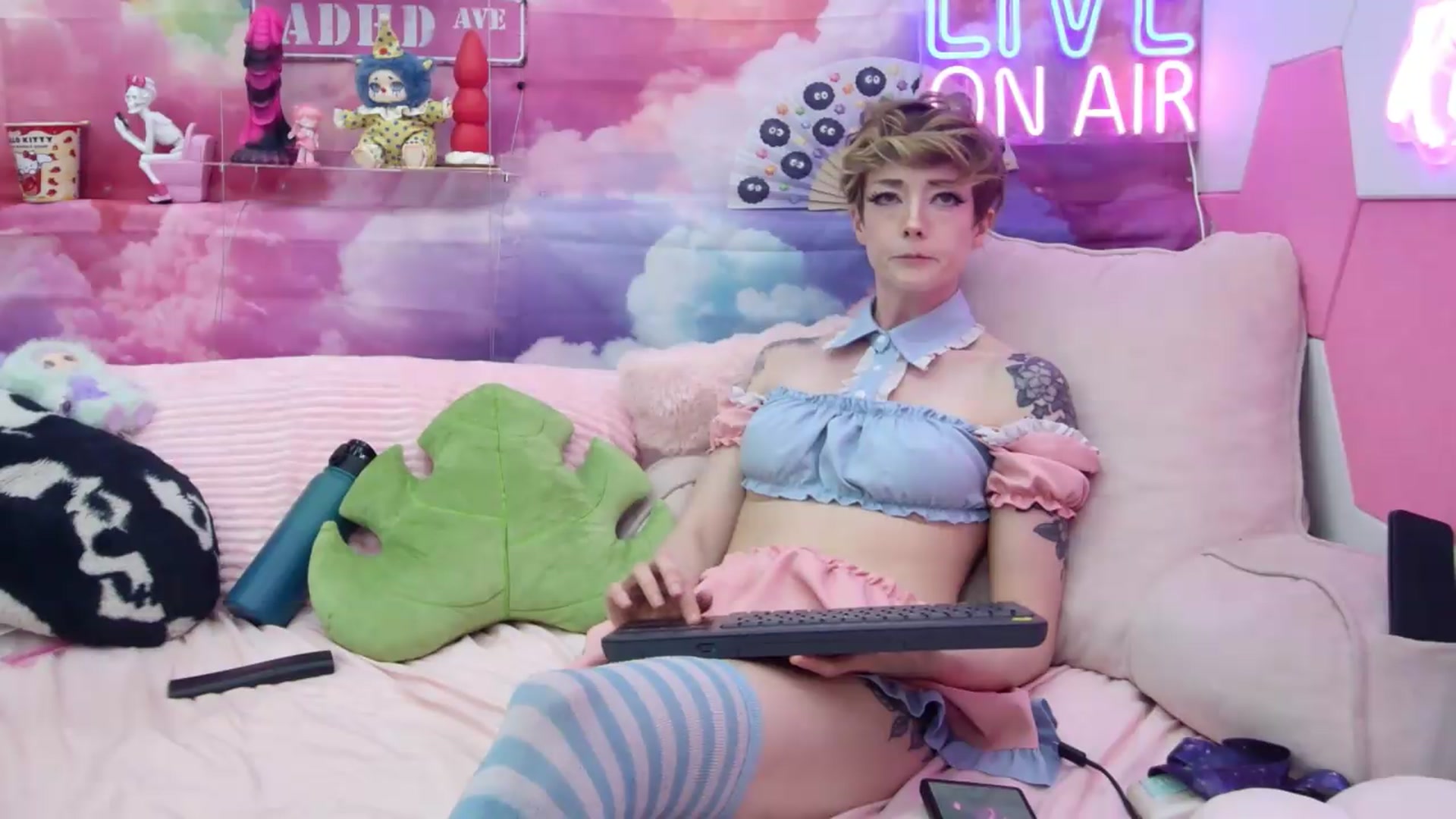 Gallery image thumbnail from Riley_Cyriis's myfreecams stream on, 05/16/2026, 01:50 image 9 of 20