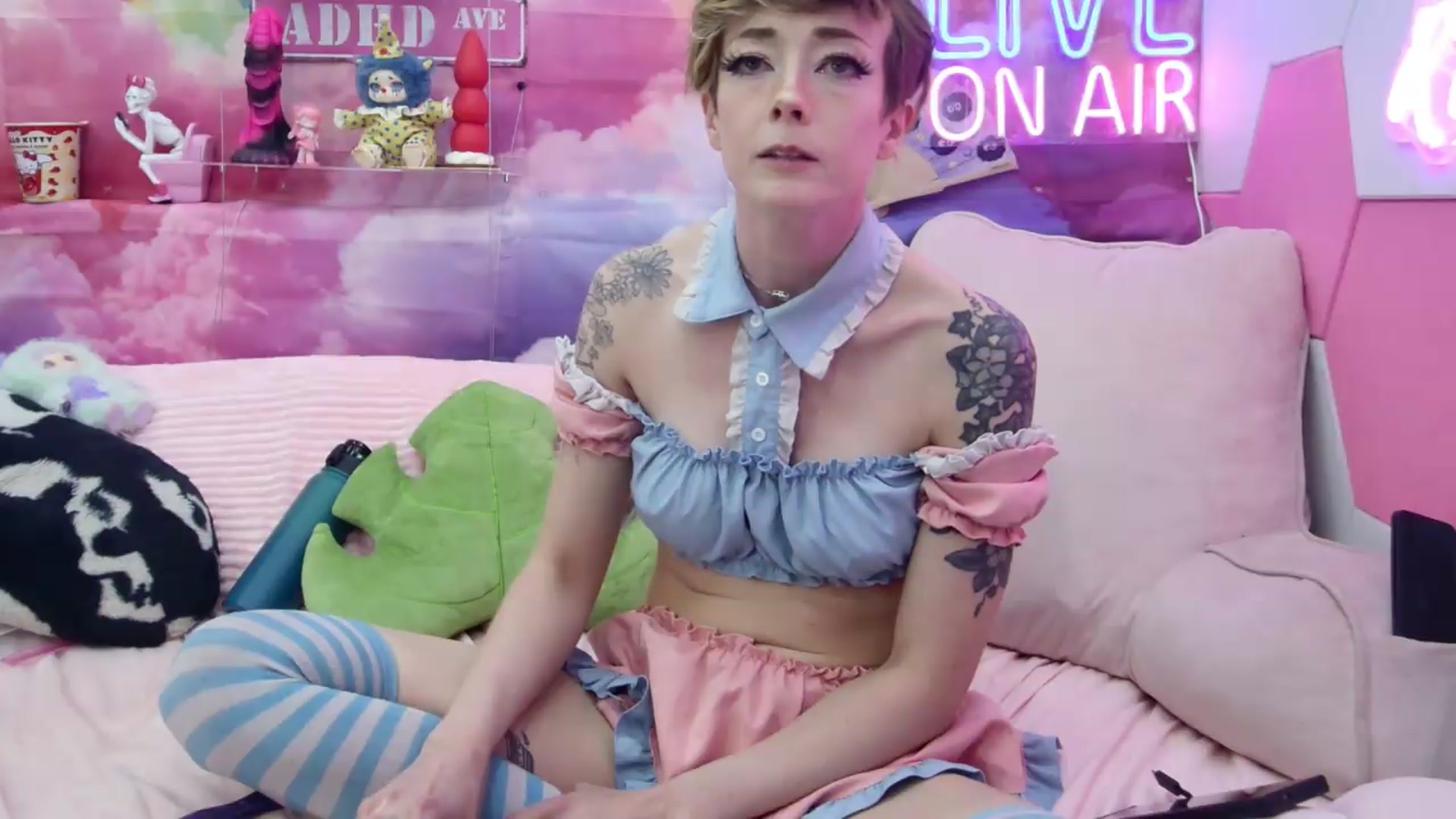 Gallery image thumbnail from Riley_Cyriis's myfreecams stream on, 05/16/2026, 01:50 image 14 of 20