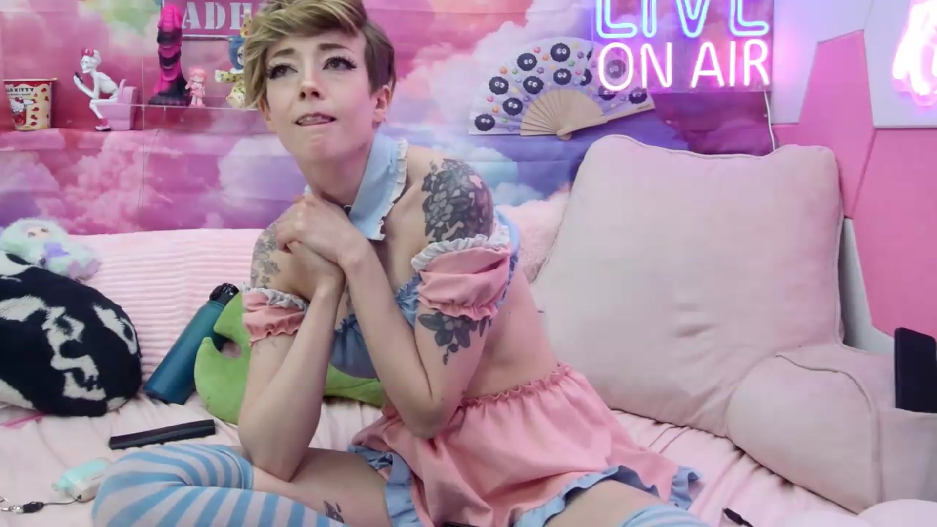 Gallery image thumbnail from Riley_Cyriis's myfreecams stream on, 05/16/2026, 01:50 image 18 of 20