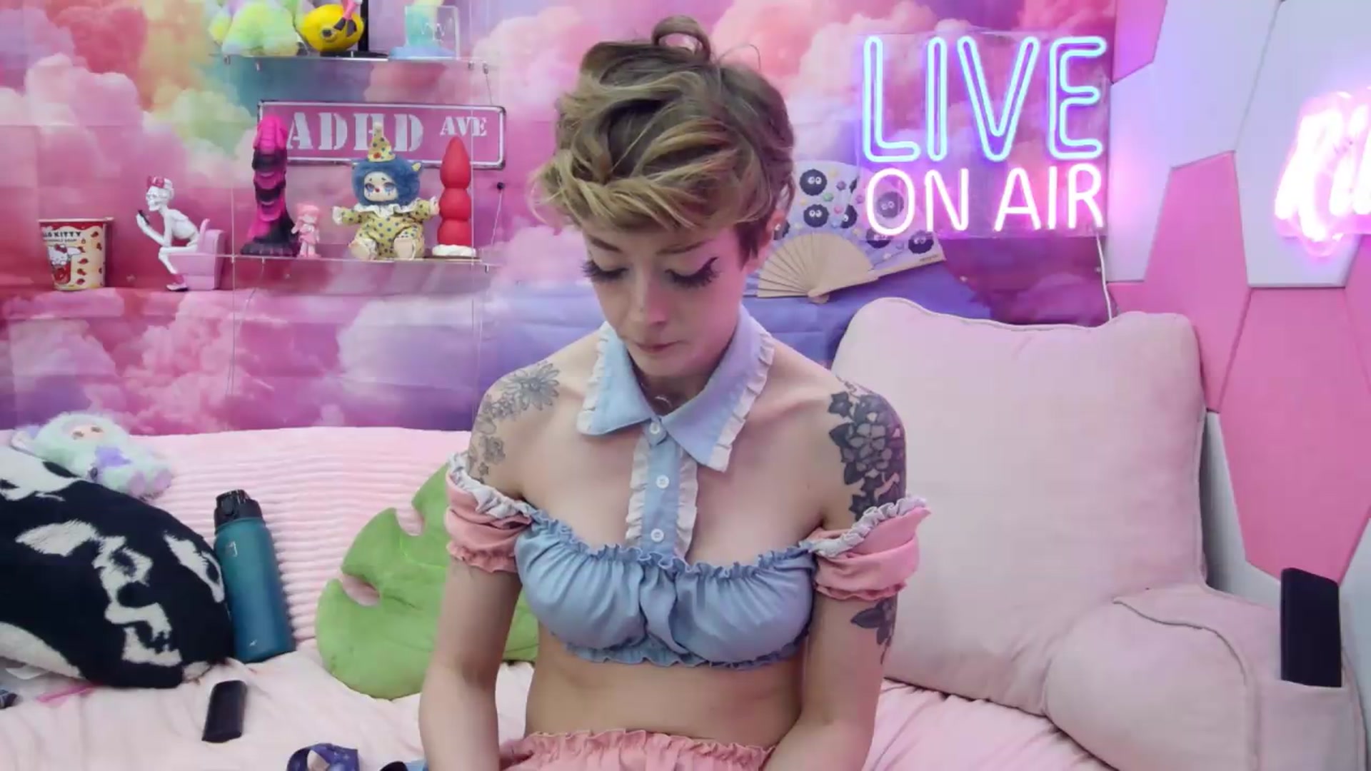 Gallery image thumbnail from Riley_Cyriis's myfreecams stream on, 05/16/2026, 01:50 image 4 of 20