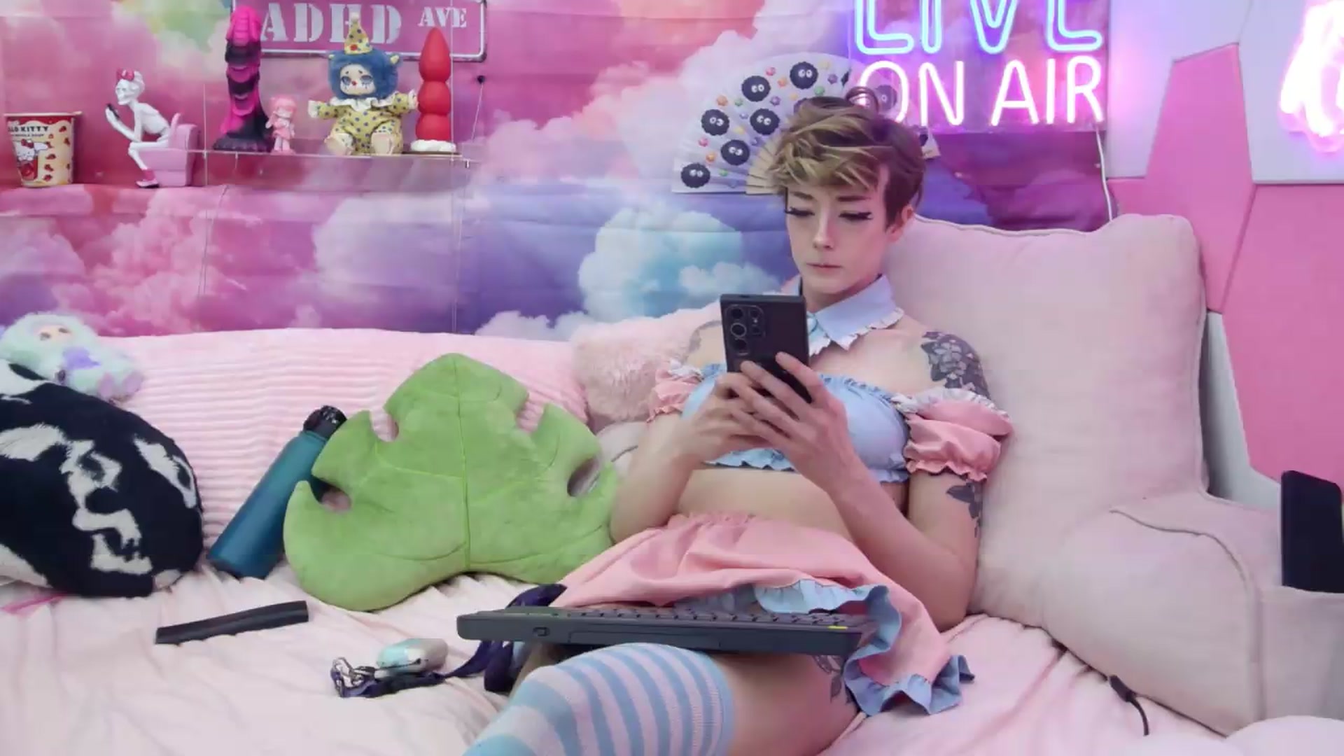 Gallery image thumbnail from Riley_Cyriis's myfreecams stream on, 05/16/2026, 01:50 image 10 of 20