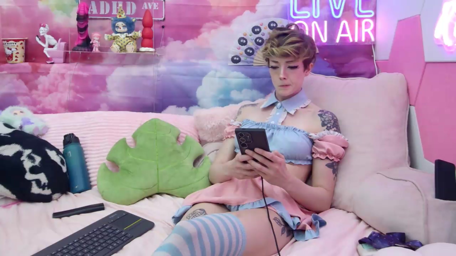 Gallery image thumbnail from Riley_Cyriis's myfreecams stream on, 05/16/2026, 01:50 image 8 of 20