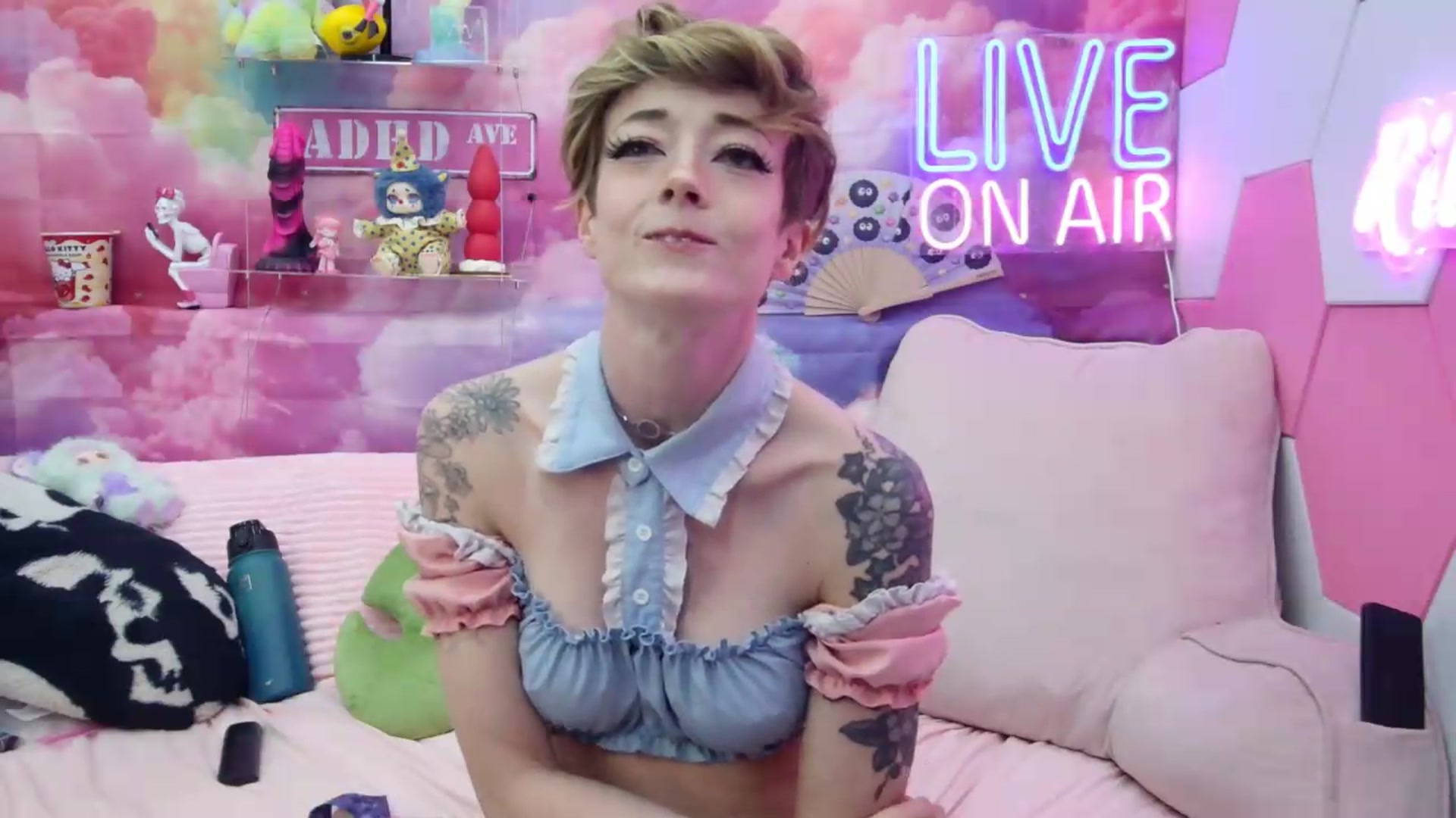 Gallery image thumbnail from Riley_Cyriis's myfreecams stream on, 05/16/2026, 01:50 image 5 of 20
